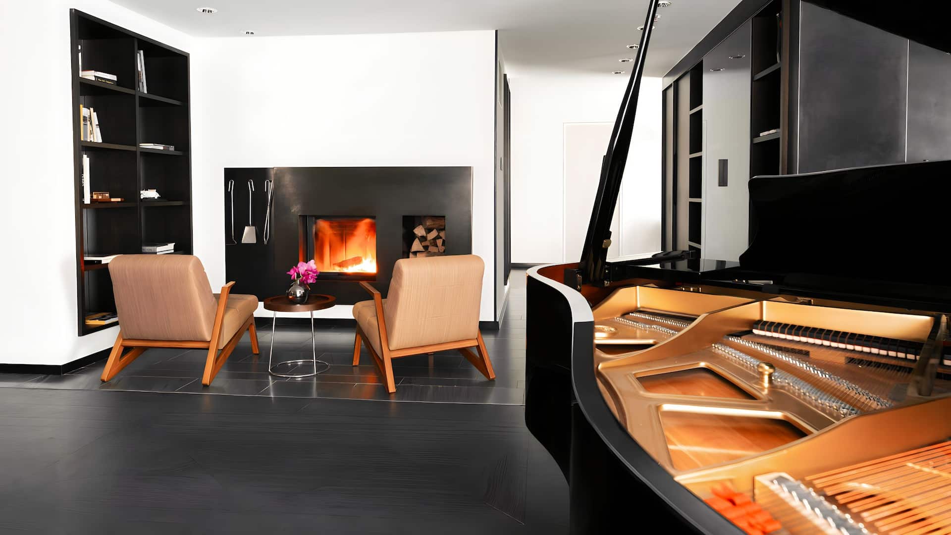 Grand Hyatt Berlin Daimler Suite Lounge Fire Place Piano