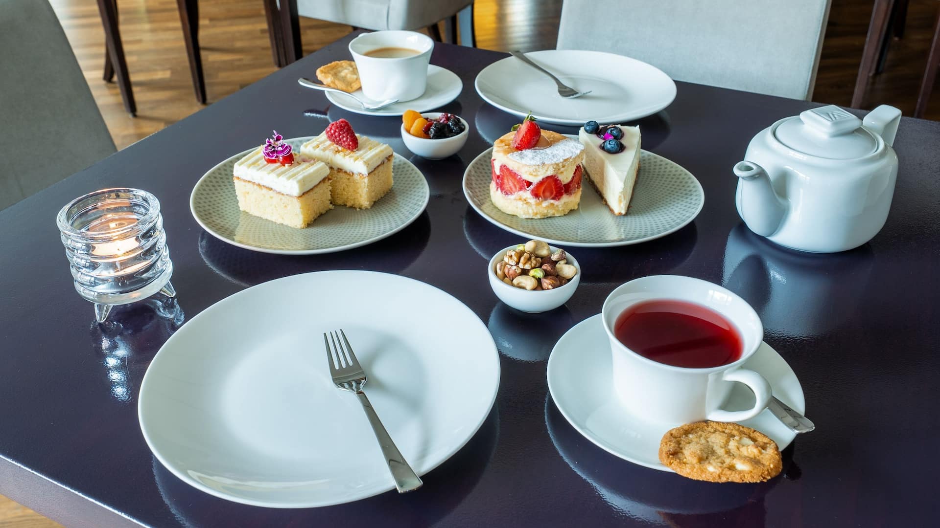 第 4，共 6 Grand Hyatt Berlin Grand Club Tea Time Table Set Up