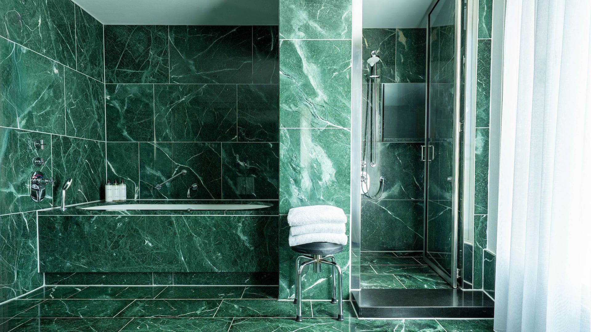 Grand Hyatt Berlin Grand Executive Suite Bathroom Green Marble