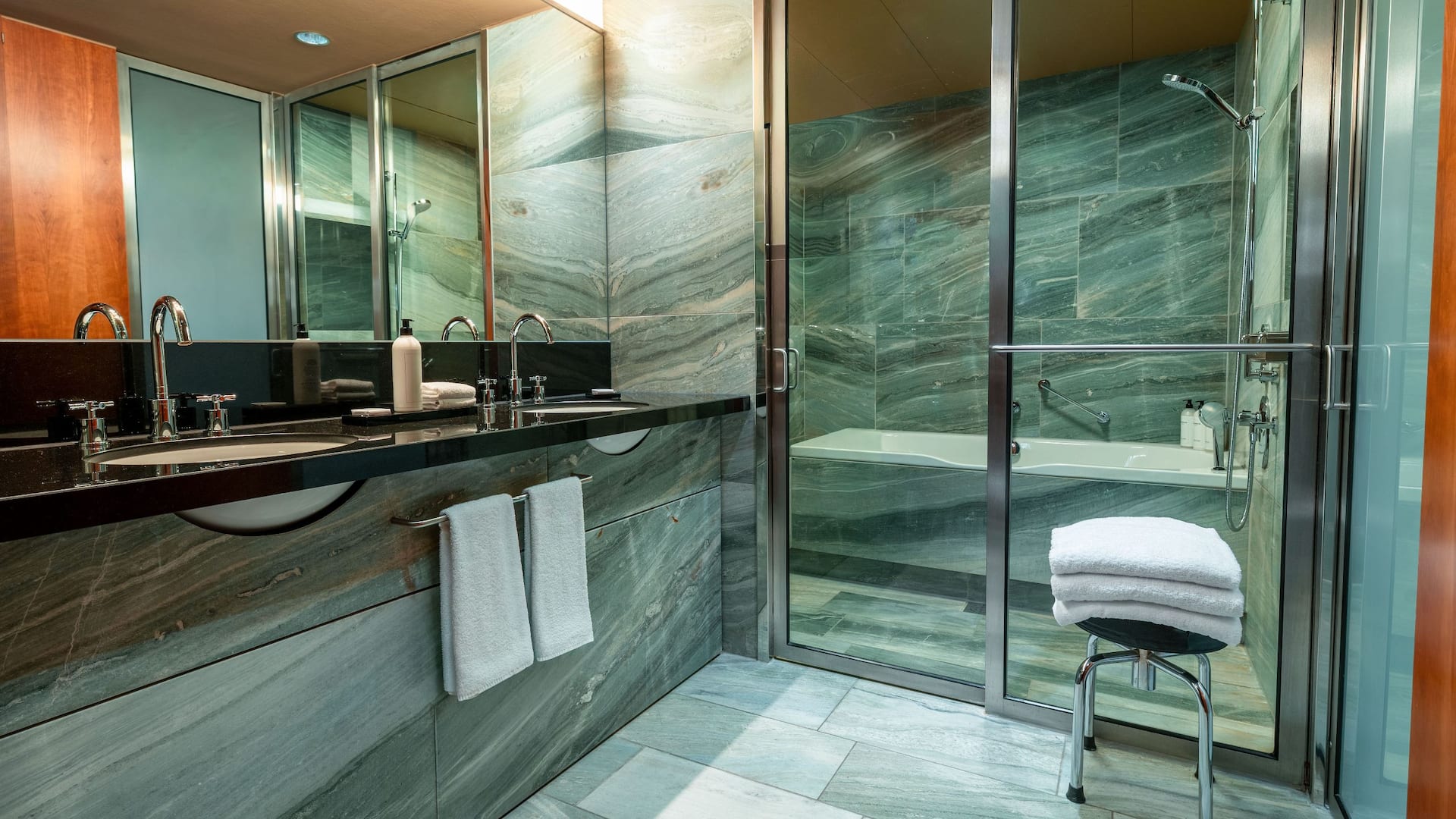 第 3，共 7 Grand Hyatt Berlin Grand Suite Bathroom