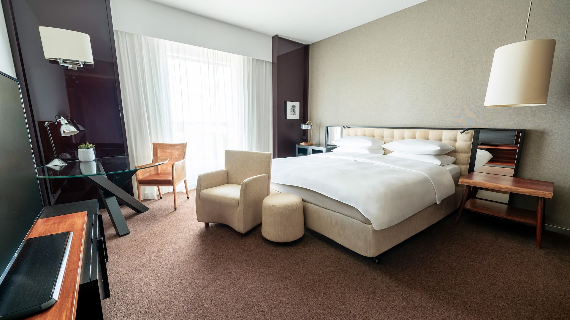 Grand Hyatt Berlin Standard Room King Bedroom