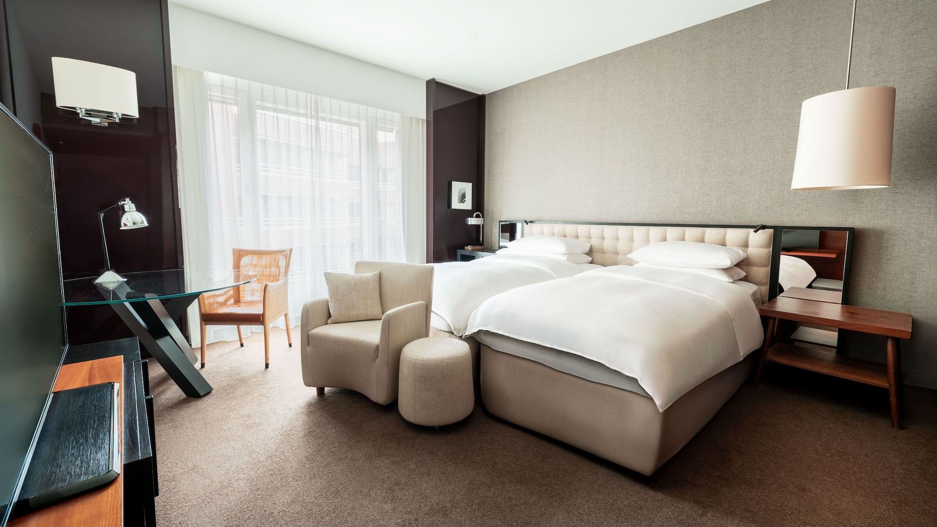 Grand Hyatt Berlin Standard Room Twin Bedroom
