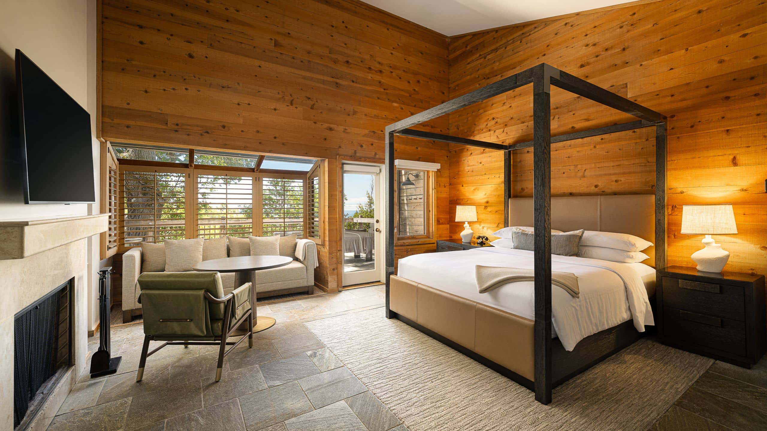 第 1，共 2 Alila Ventana Big Sur Coast House Suite Living Room Bedroom