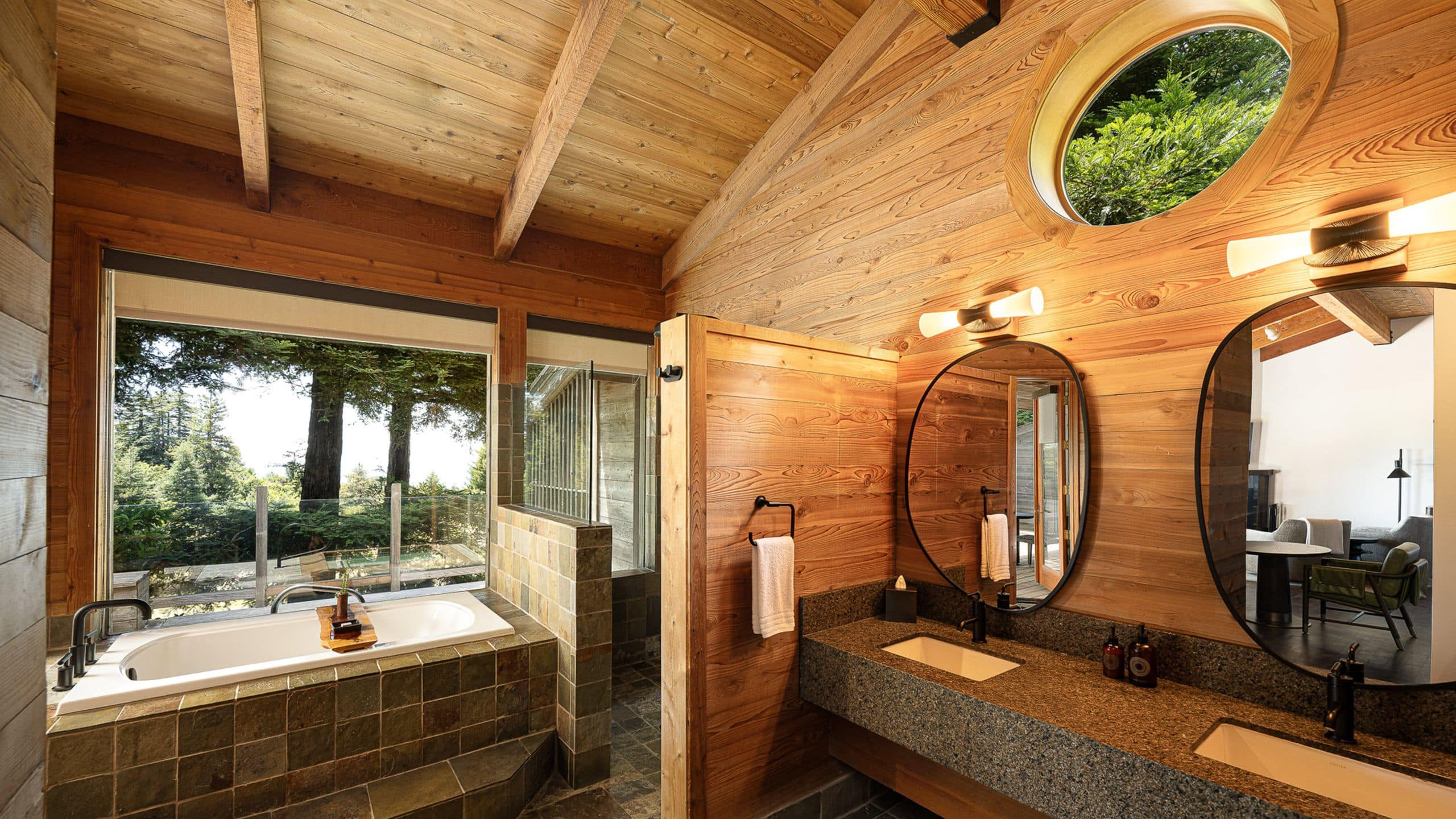第 2，共 2 Alila Ventana Big Sur Vista Hot Tub Suite Bathroom