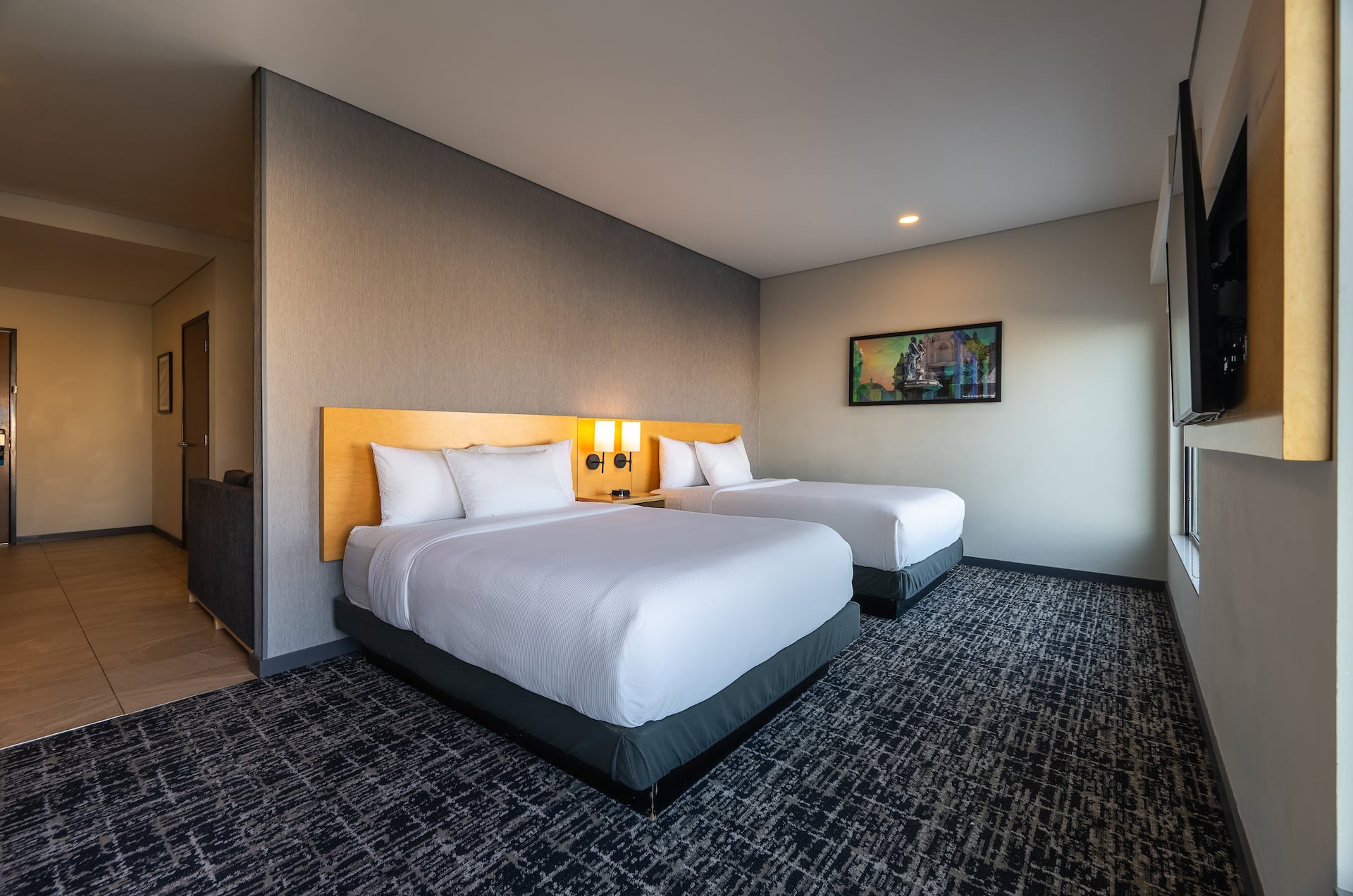 1 de 3 Hyatt Place Saltillo Accesible Suite Queen Beds Tub Sofa Bed