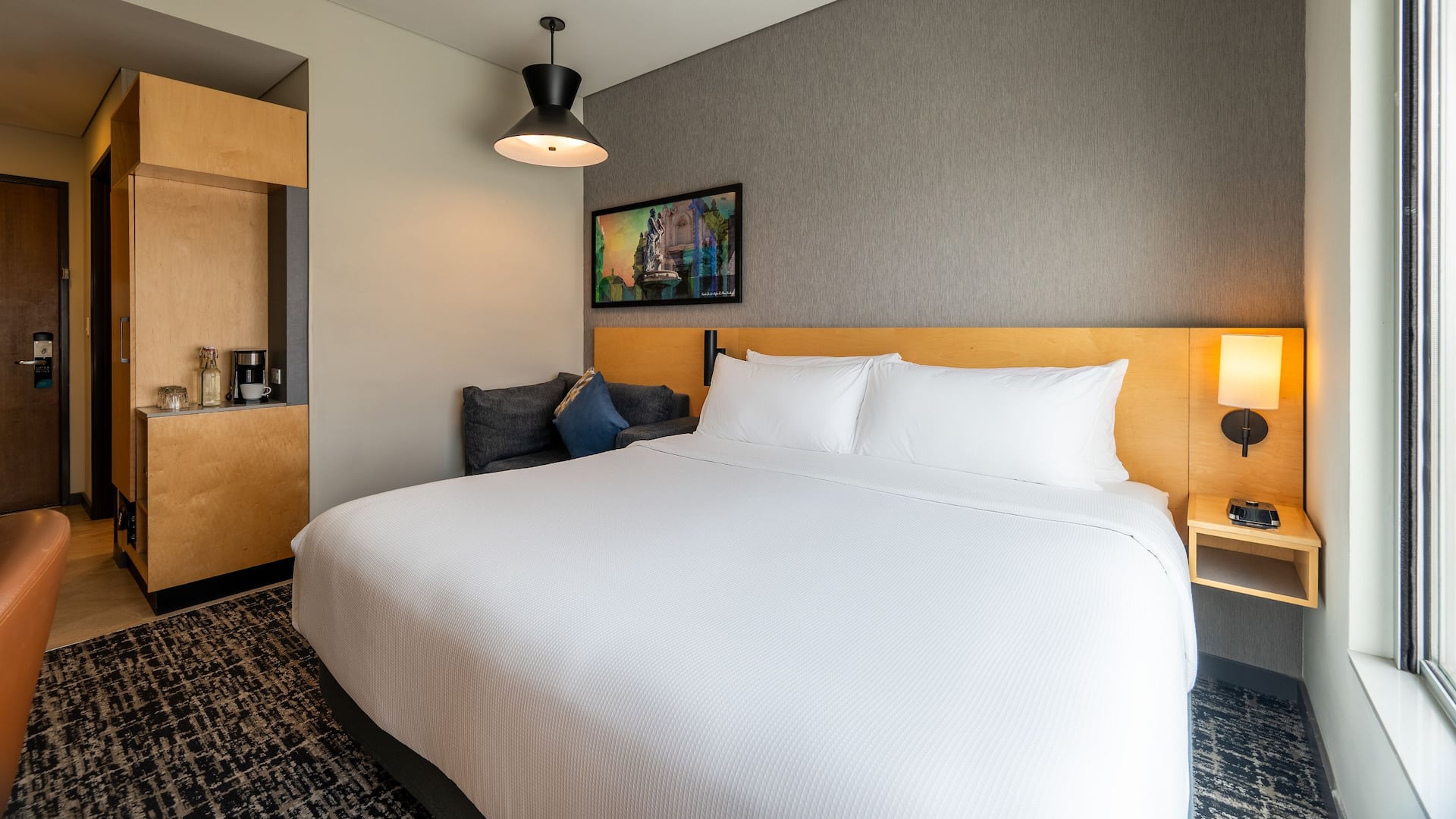 2 de 3 Hyatt Place Saltillo King Bed Amenities