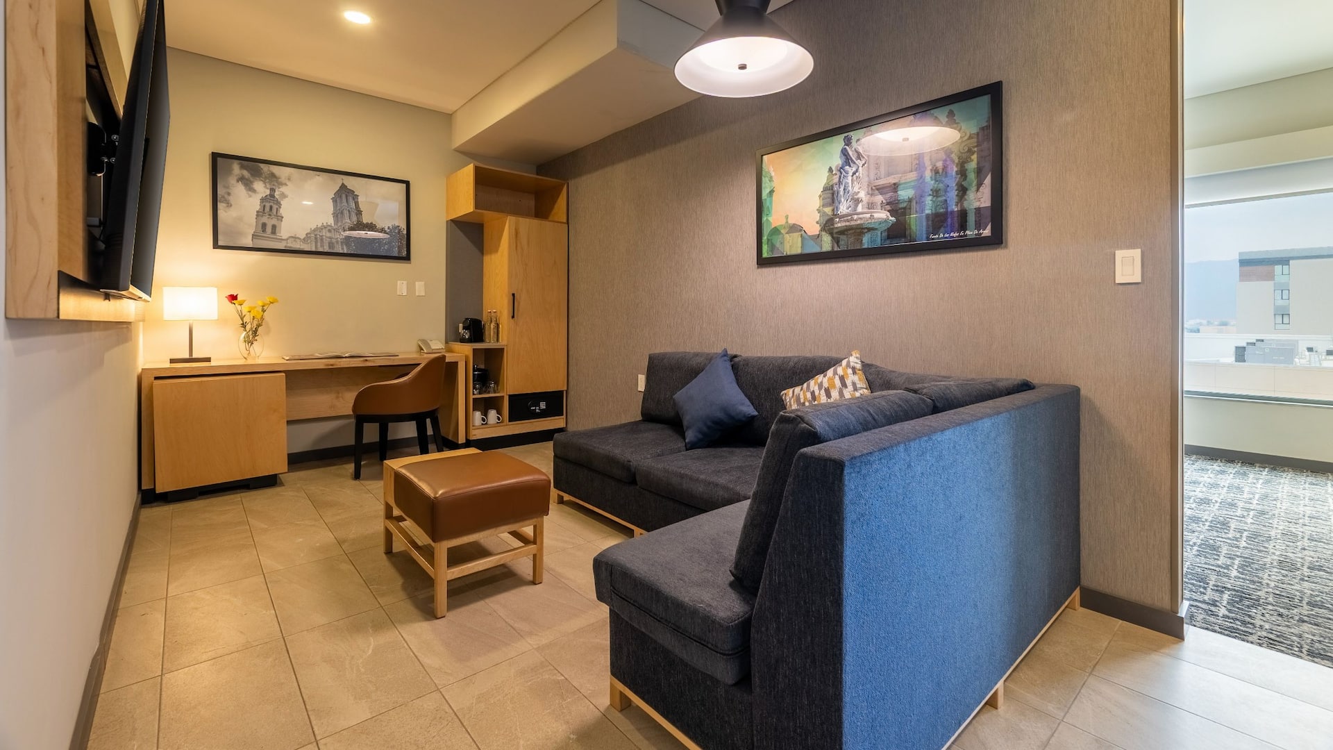 3 of 4 Hyatt Place Saltillo Accessible Suite King Bed Hall