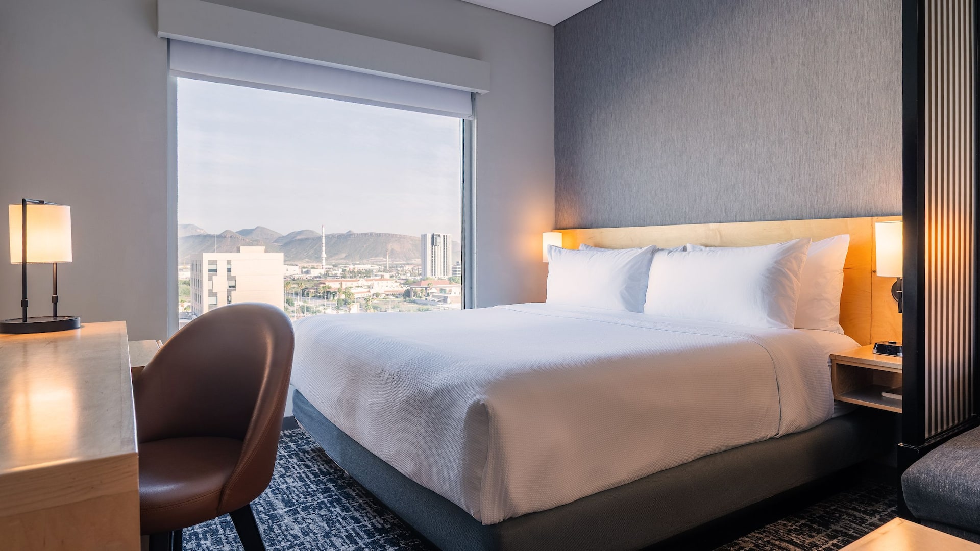 1 de 3 Hyatt Place Saltillo King Bed Plus Sofa Bed View