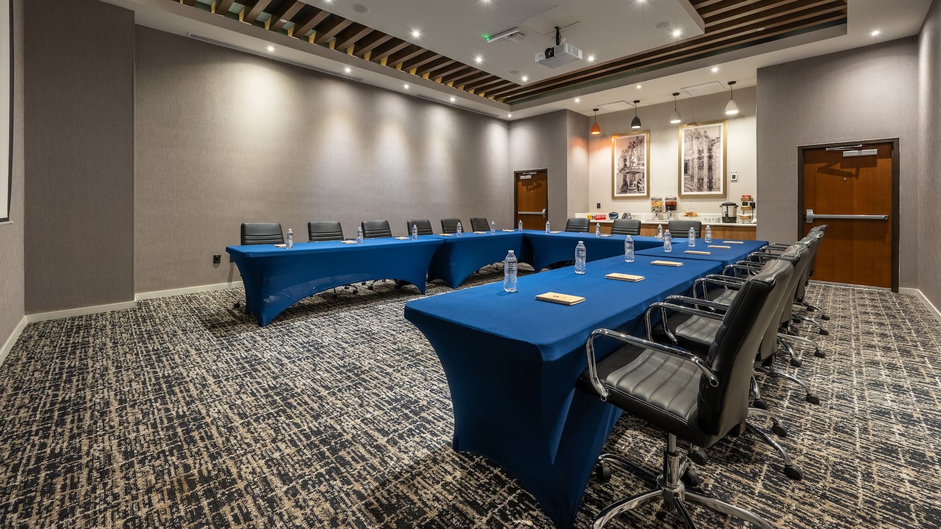 1 de 4 Hyatt Place Saltillo Meetings Event Area