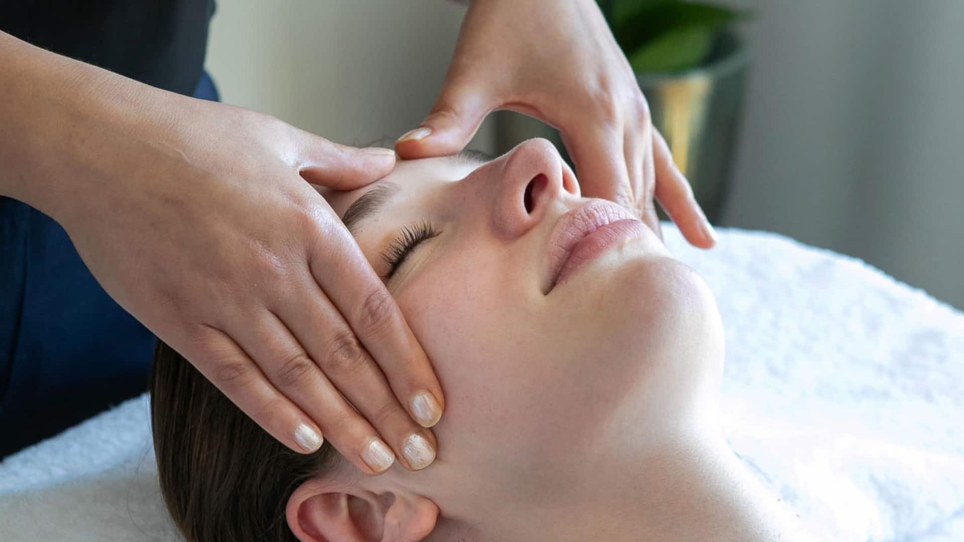 Grand Hyatt Berlin Club Olympus Treatment Facial Mask Relax