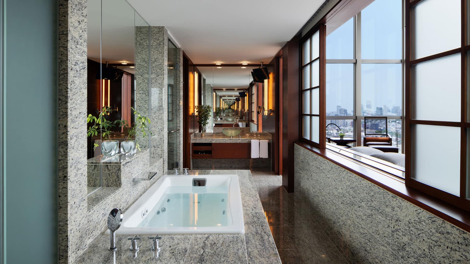 第 6，共 18 Grand Hyatt Tokyo Grand Presidential Suite Bathroom Daytime