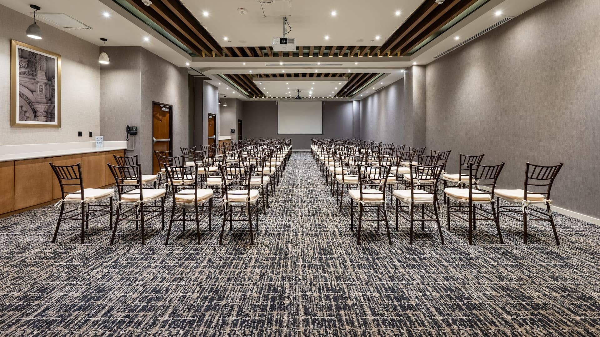 3 de 7 Hyatt Place Saltillo Meeting Room Saraperos Back