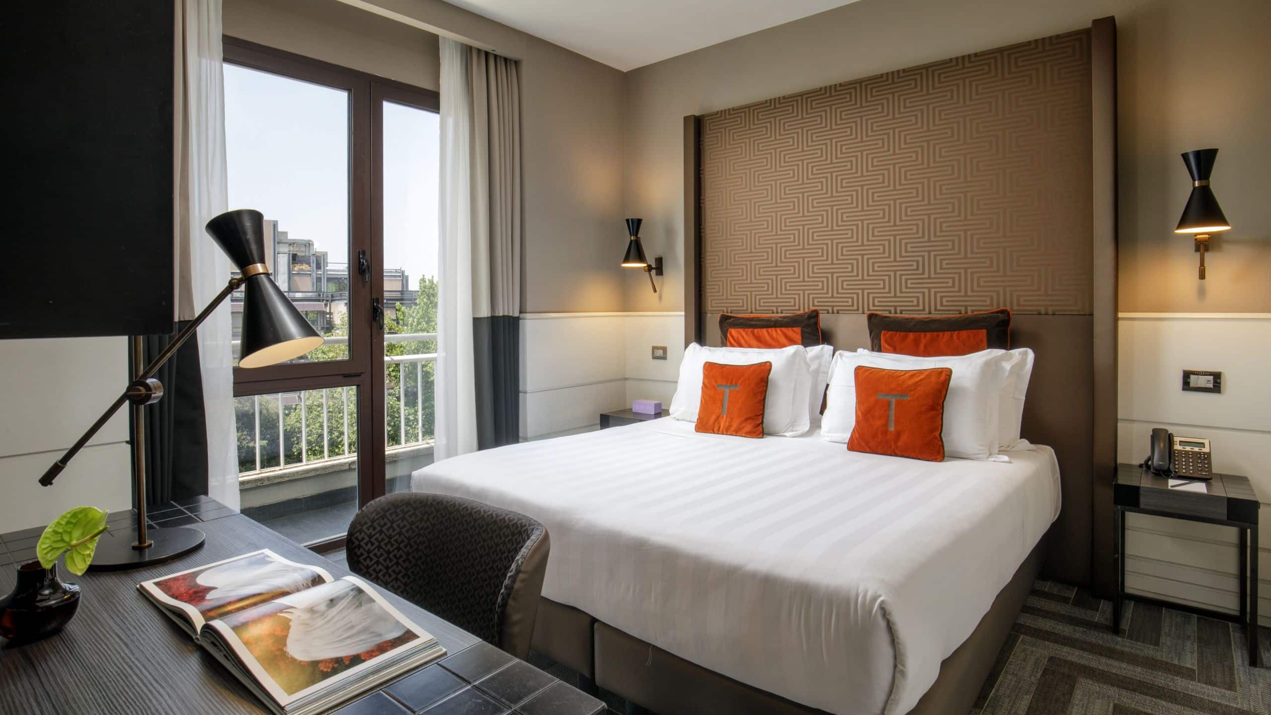 The Tribune King Junior Suite