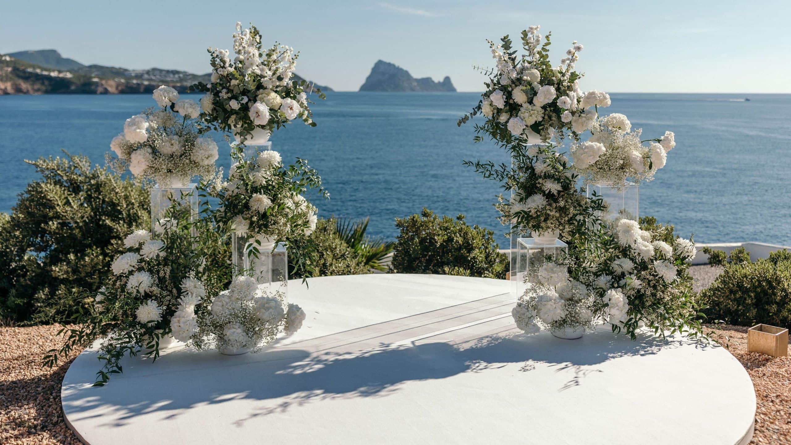 5 de 5 7Pines Resort Ibiza Event Wedding Altar View Cone Club