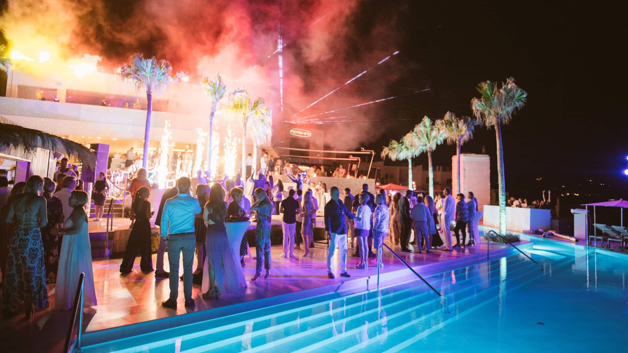 2 de 4 7Pines Resort Ibiza Event Night Time Infinity Pool