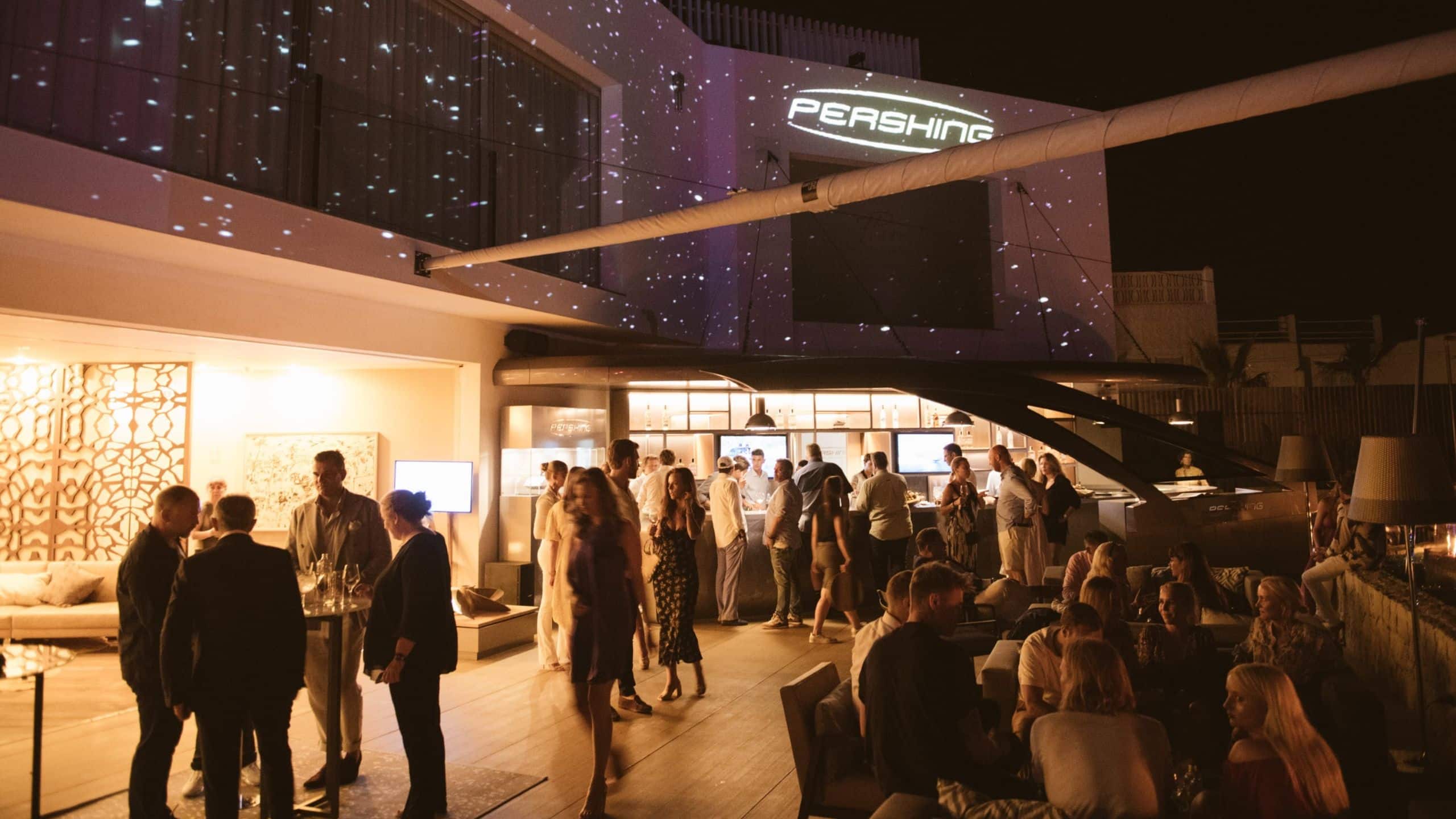 1 de 4 7Pines Resort Ibiza Event Night Time Pershing Yacht Terrace Vibe