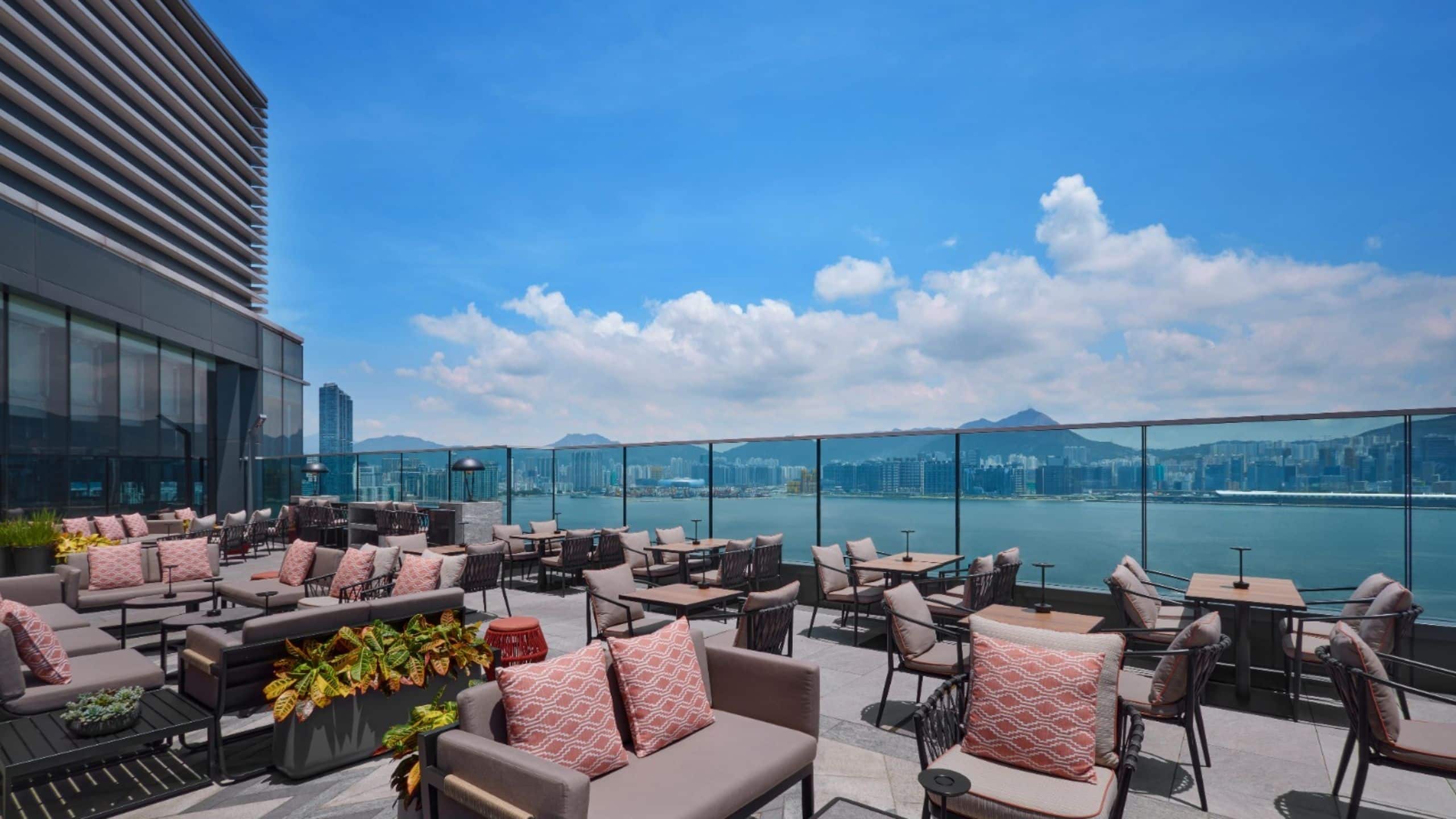 第 1，共 1 Hyatt Centric Victoria Harbour Hong Kong Cruise Terrace Daytime
