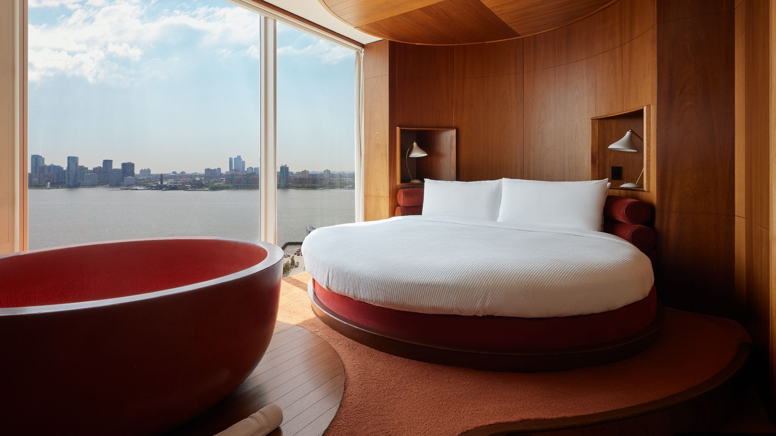 6 de 7 The Standard, High Line Liberty Suite Guestroom Bed