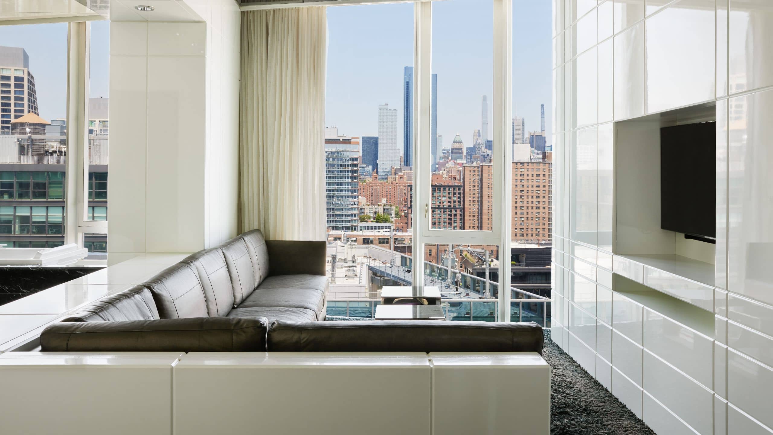 6 de 6 The Standard, High Line Empire Suite Guestroom Lounge