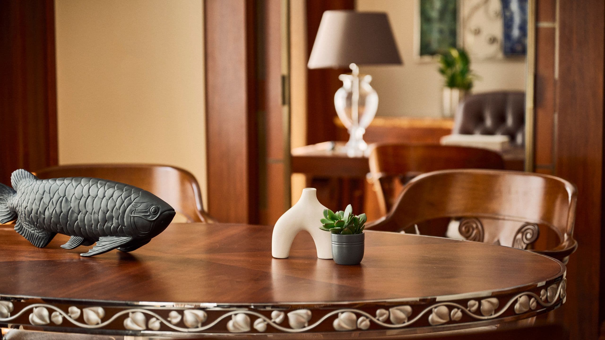 7 de 10 Park Hyatt Vienna Vienna Diplomat Suite Detail Shot Vase