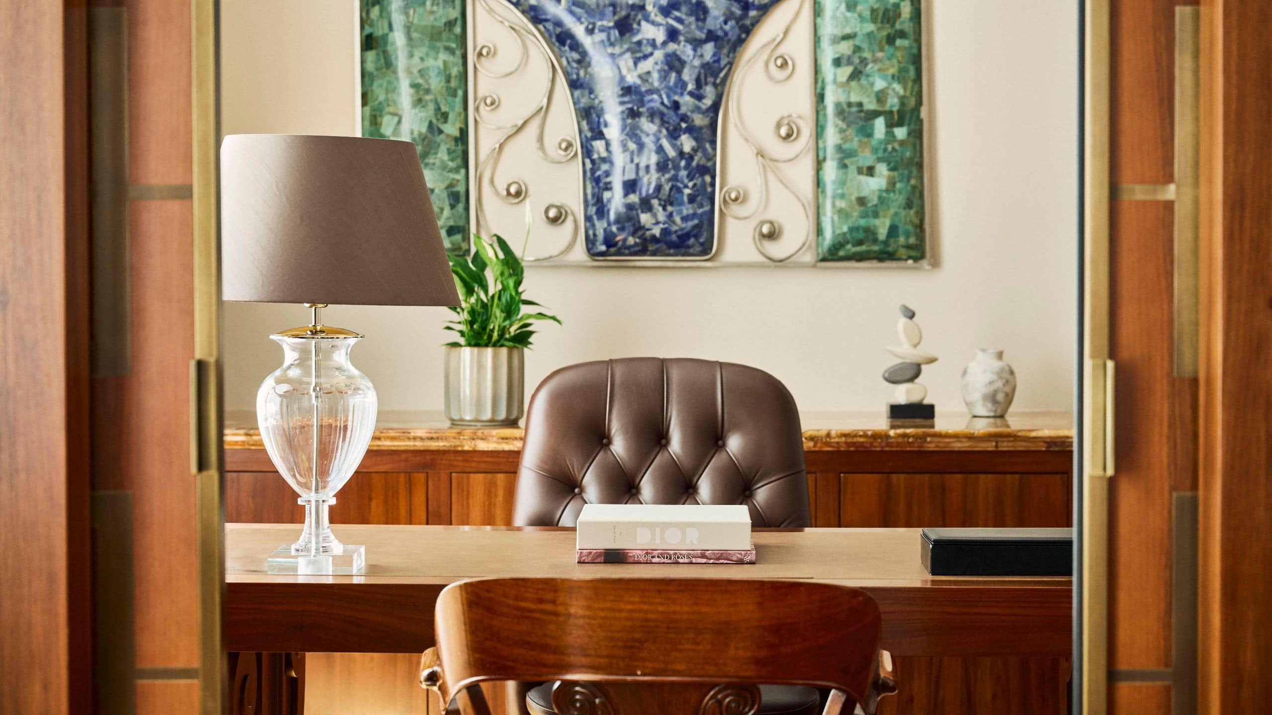 6 de 10 Park Hyatt Vienna Vienna Diplomat Suite Office Table