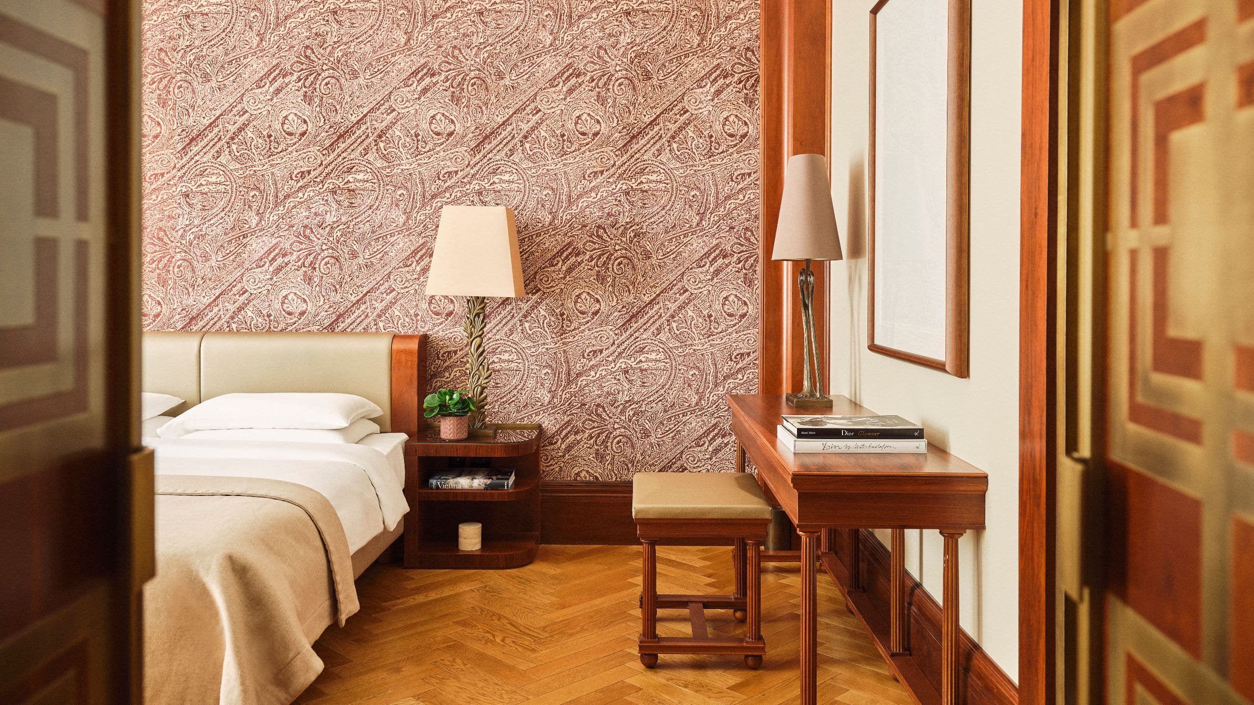 3 de 10 Park Hyatt Vienna Vienna Park Suite Deluxe Bedroom Pillow