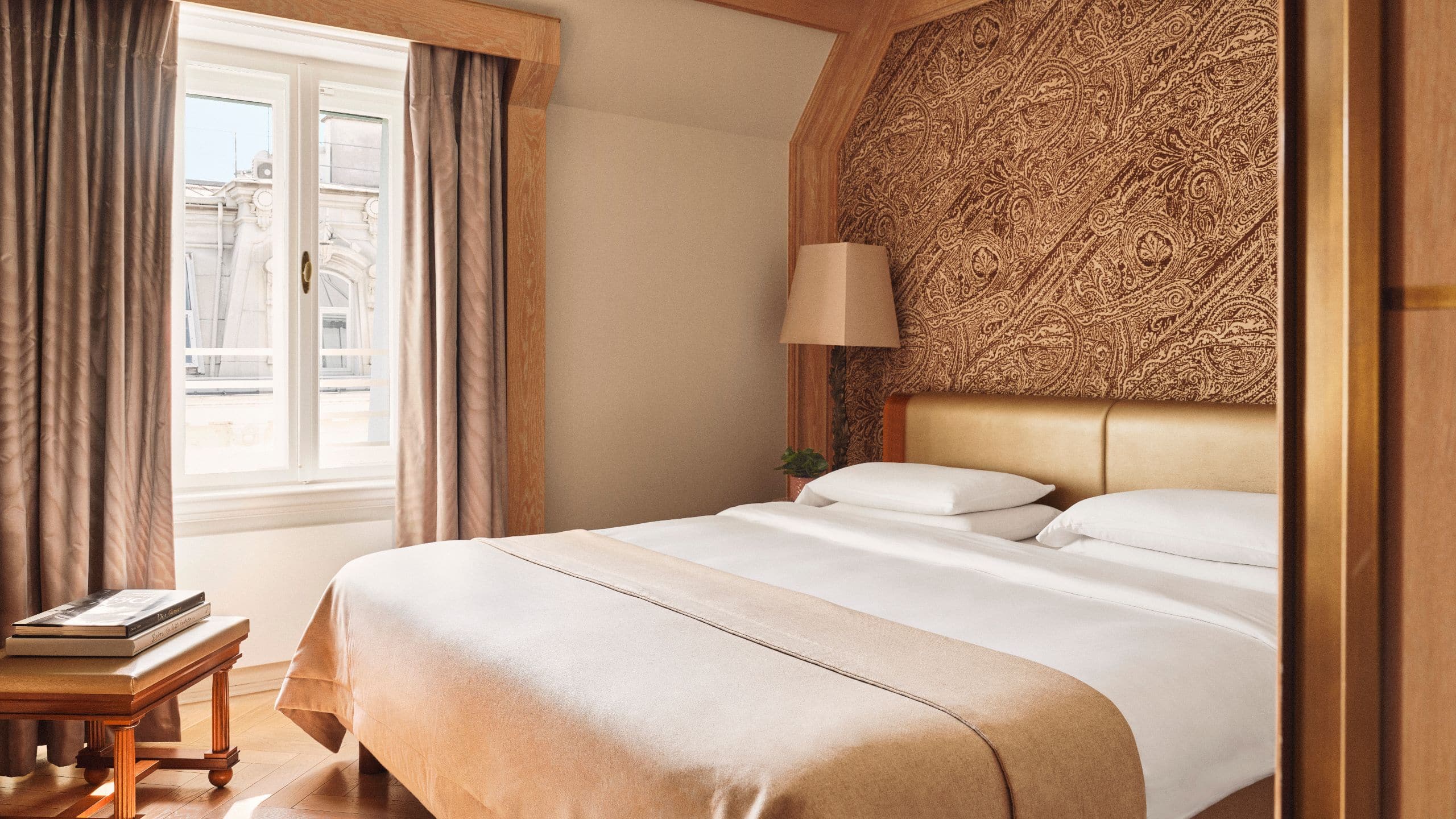 4 de 8 Park Hyatt Vienna Vienna Park Suite Bedroom Space