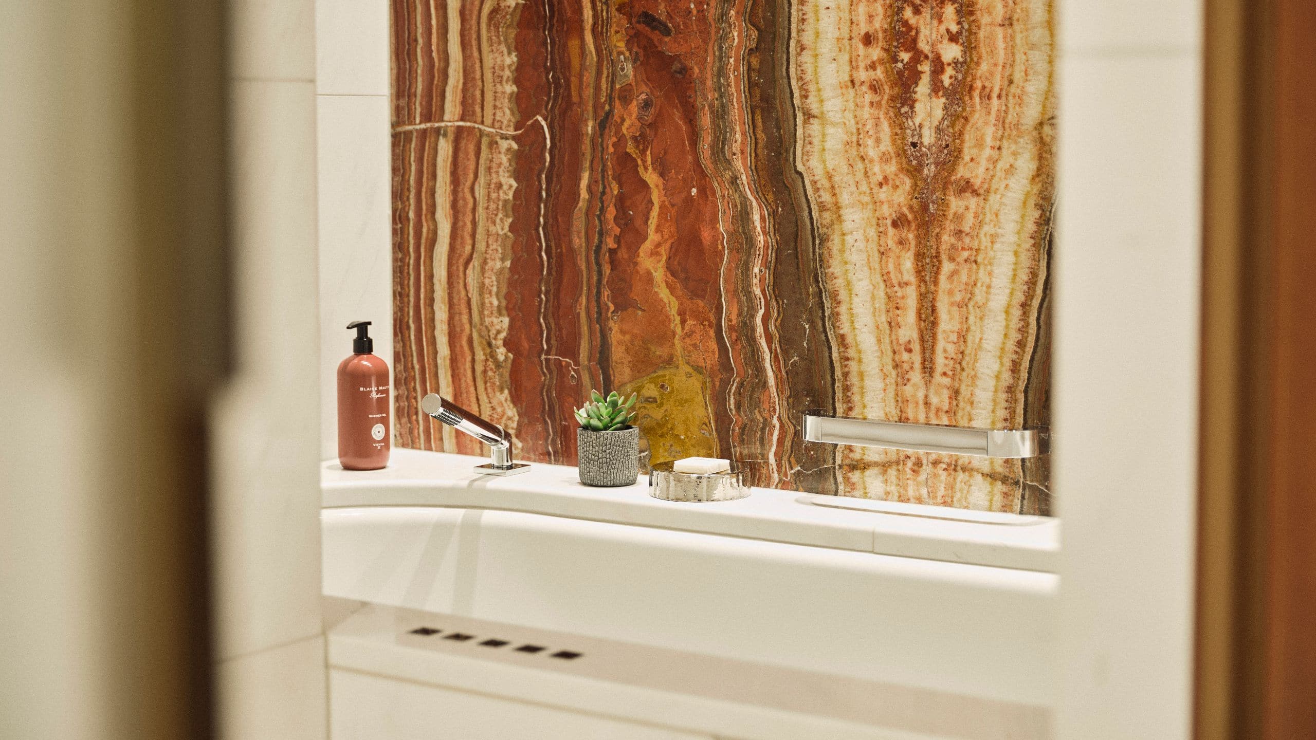 5 de 7 Park Hyatt Vienna Vienna Two Twin Beds Bathroom