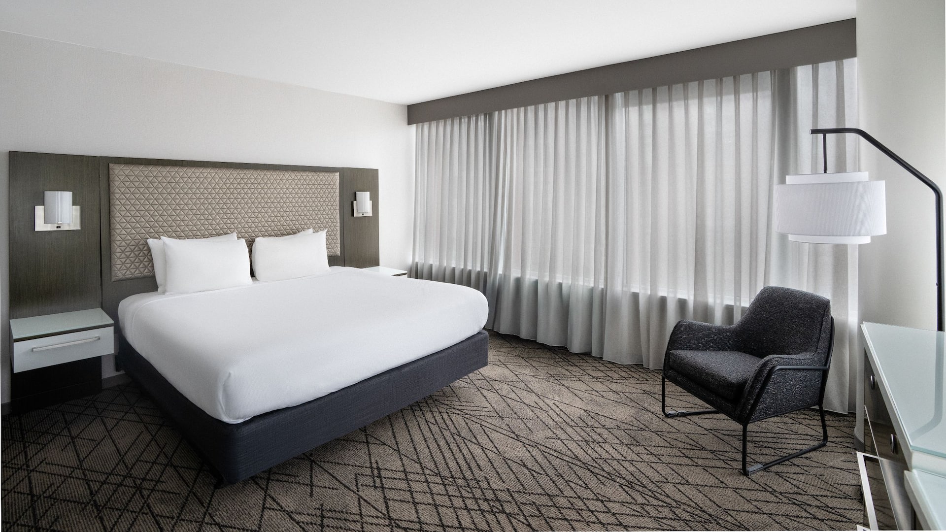 Hyatt House Washington DC / Downtown / Convention Center King Bed And Chair