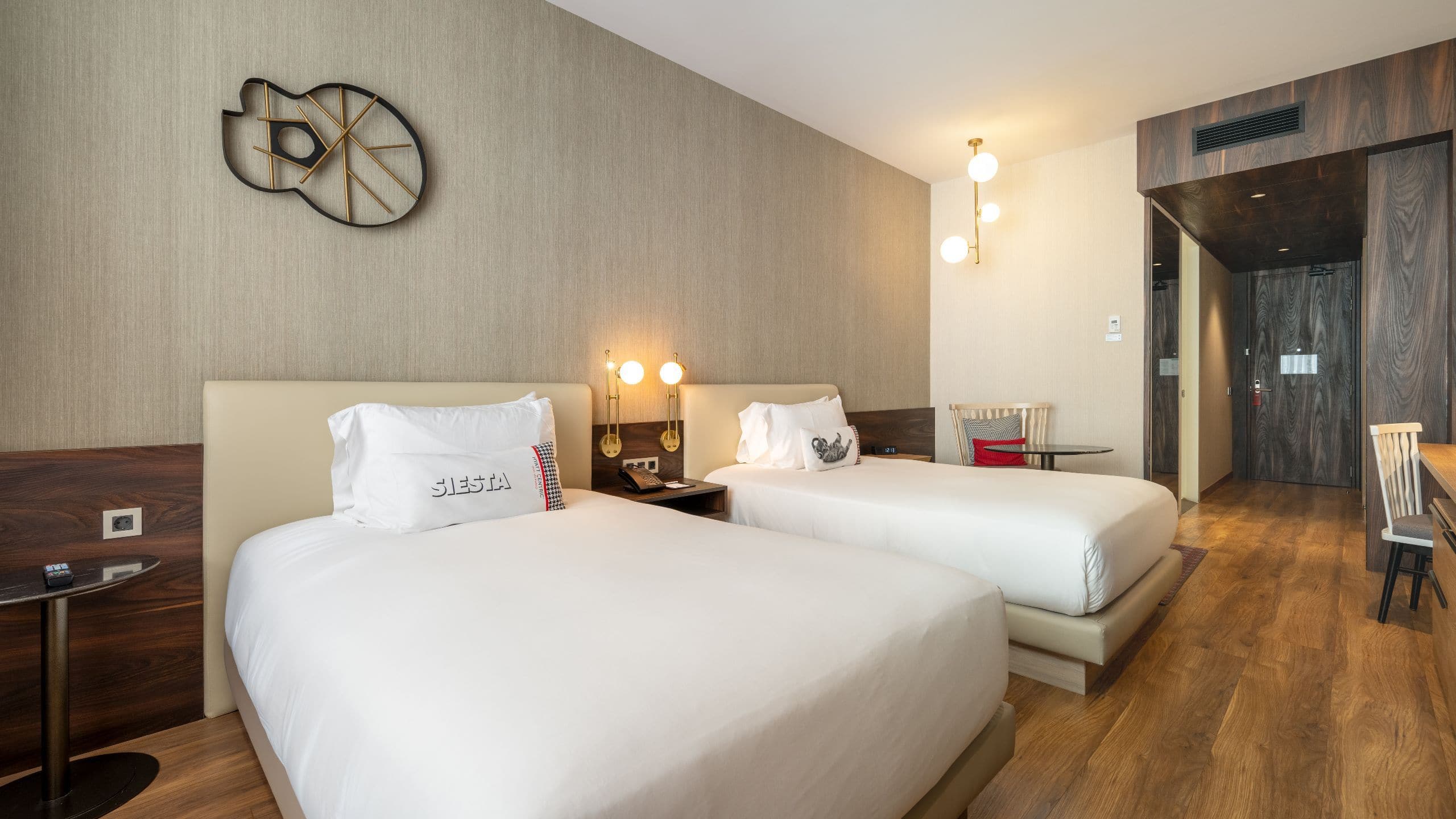 1 из 5 Hyatt Centric Gran Via Madrid Double Bed Room Perspective