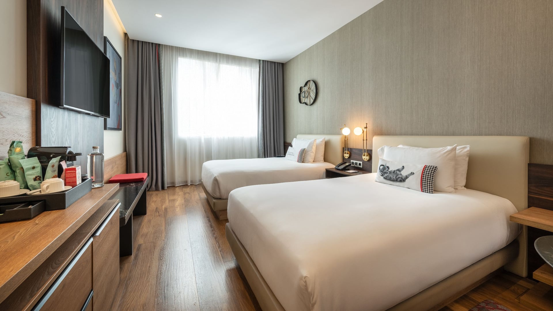 第 4，共 5 Hyatt Centric Gran Via Madrid Double Bed Room View