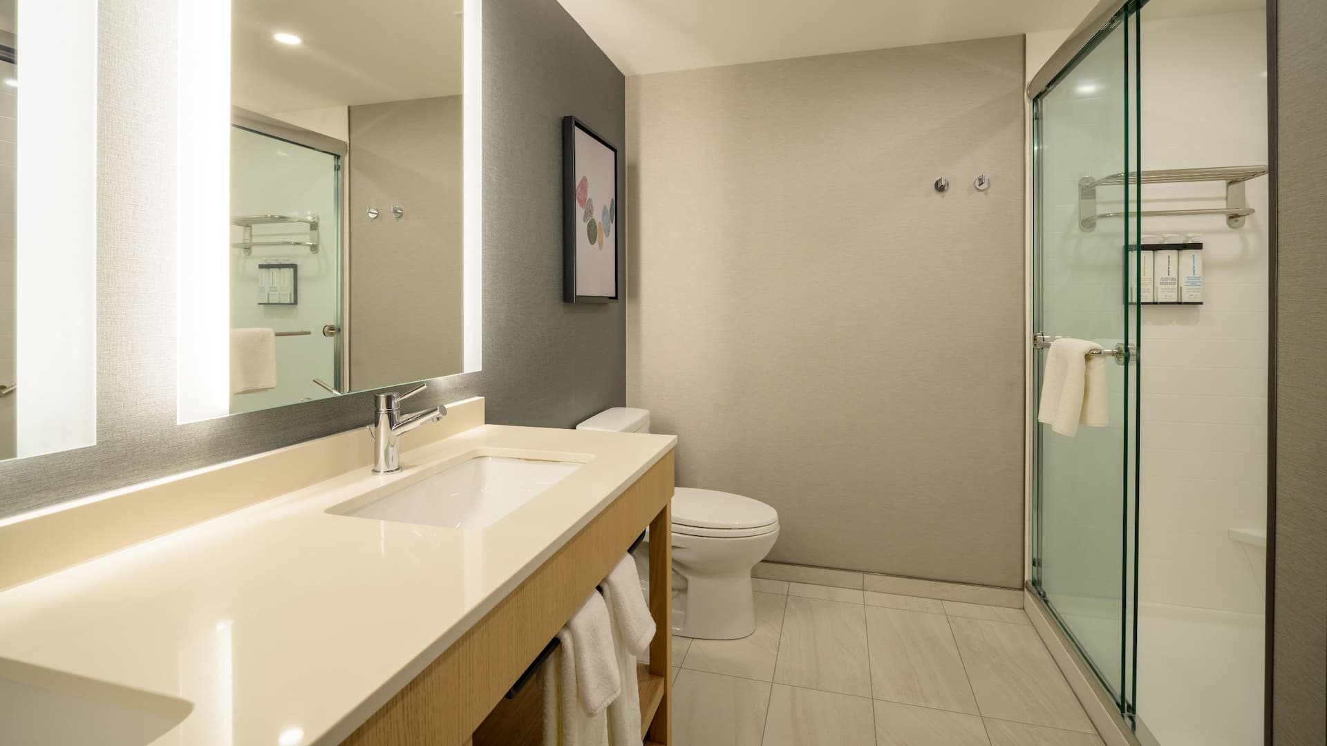 5 de 5 Hyatt Place Whitehorse Bathroom With Vanity And Shower