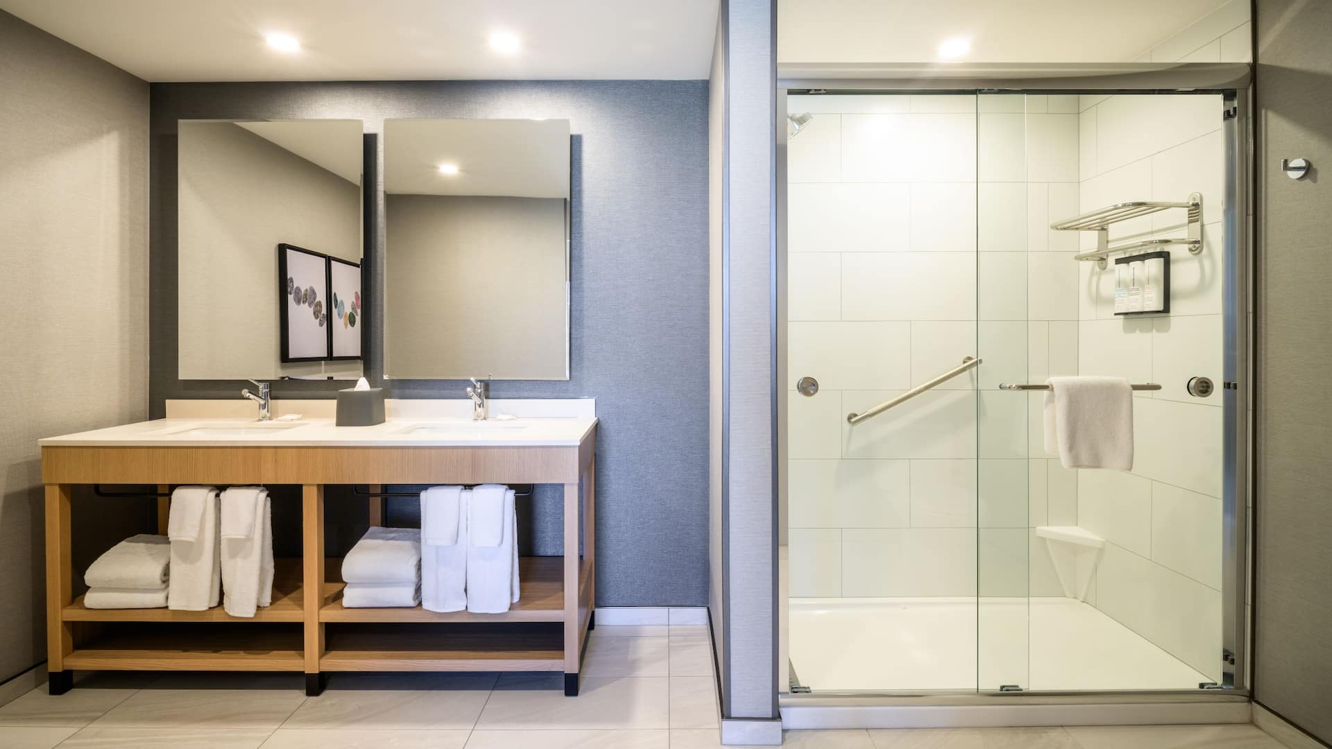 3 de 3 Hyatt Place Whitehorse Suite Bathroom Side View Double Vanity Shower