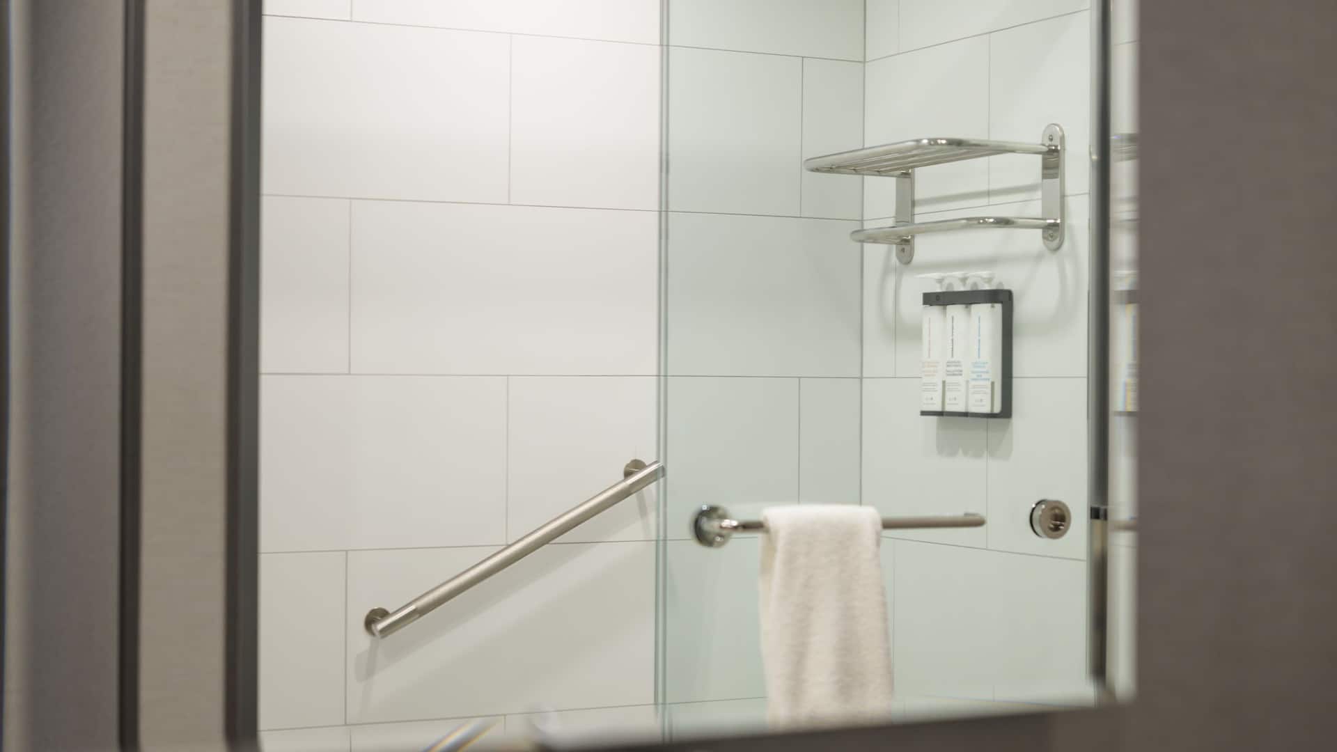 3 de 3 Hyatt Place Whitehorse Bathroom Vanity Shower Reflection Vertical