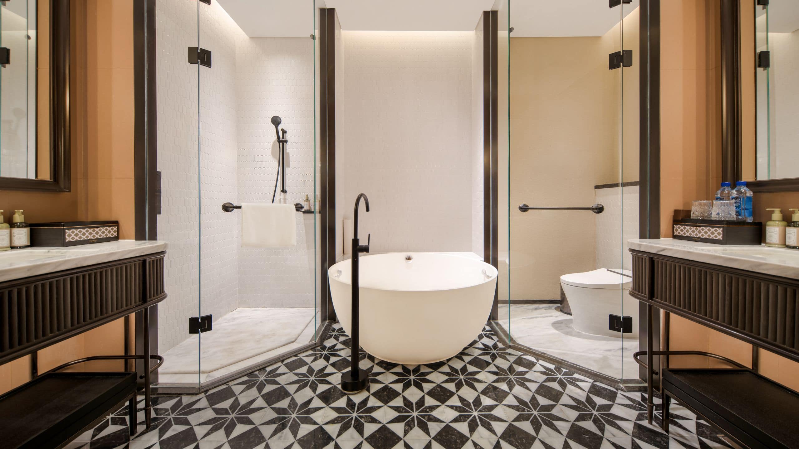 3 of 4 Mumian Shanghai Expo Oriental River View Suite Bathroom