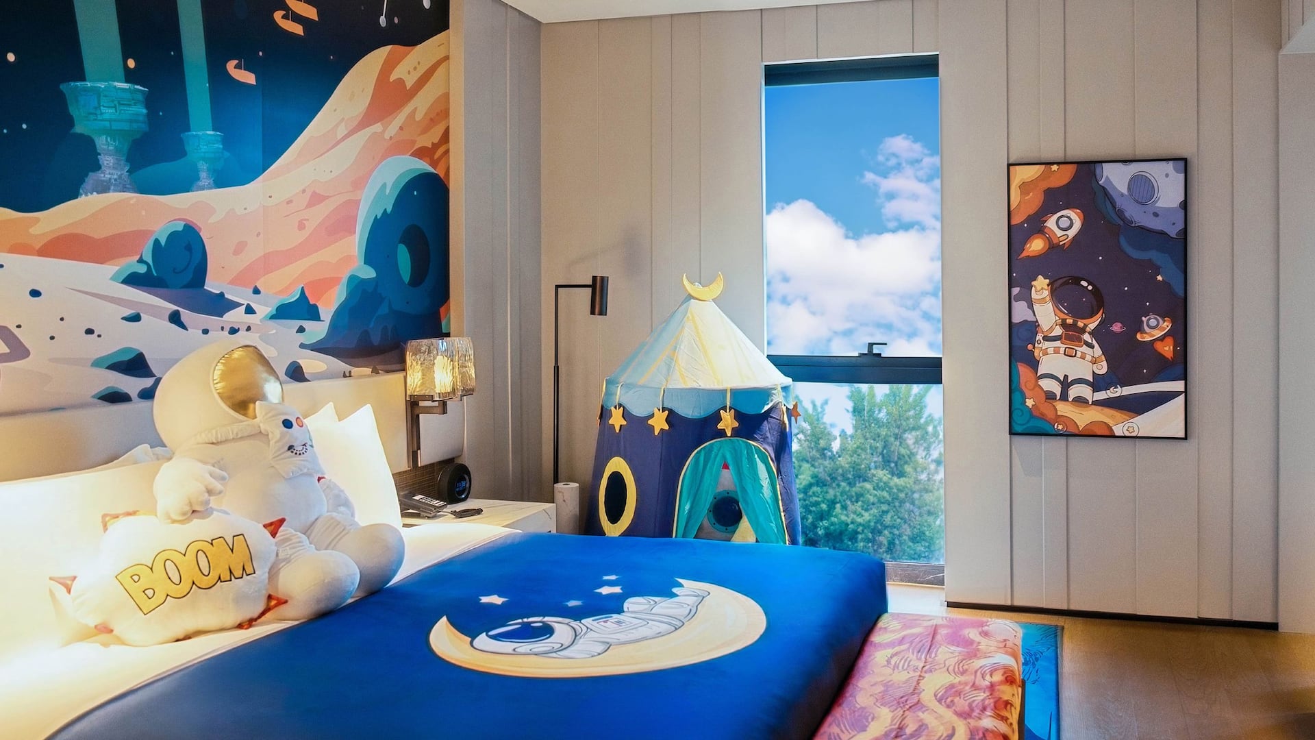 Hyatt Regency Shanghai Lingang Wandering Earth Themed Suite