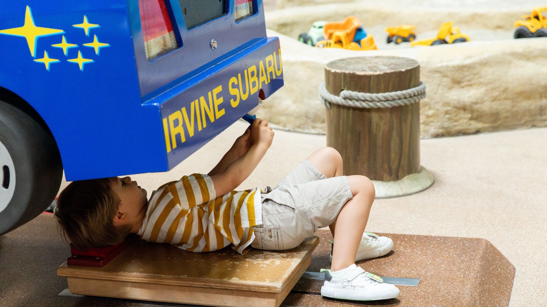 Hyatt Regency Irvine Child Playing At Pretent City