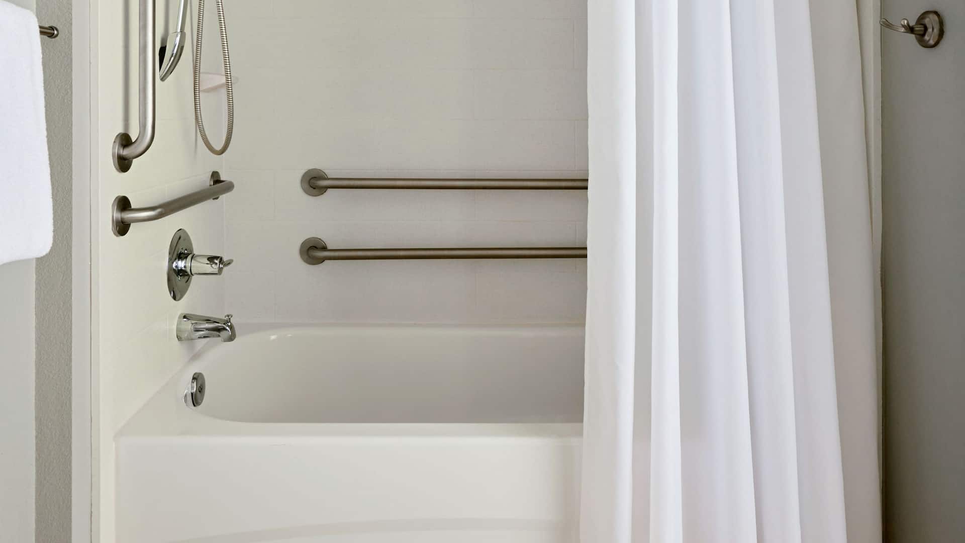 6 of 6 Hyatt House Seattle/Redmond Accessible Bathroom Tub