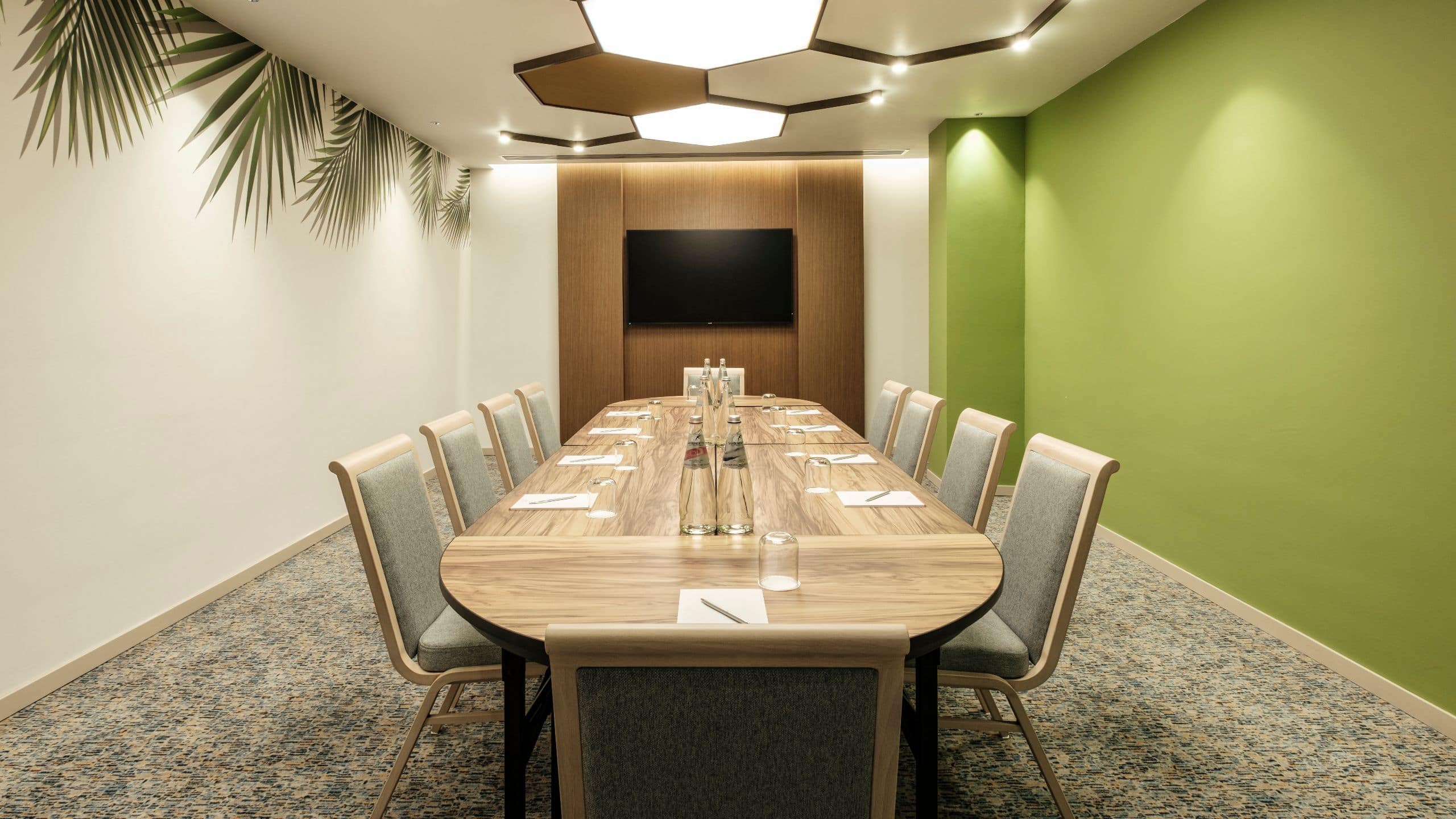 1 di 4 Hyatt Centric Malta Executive Boardroom Tv