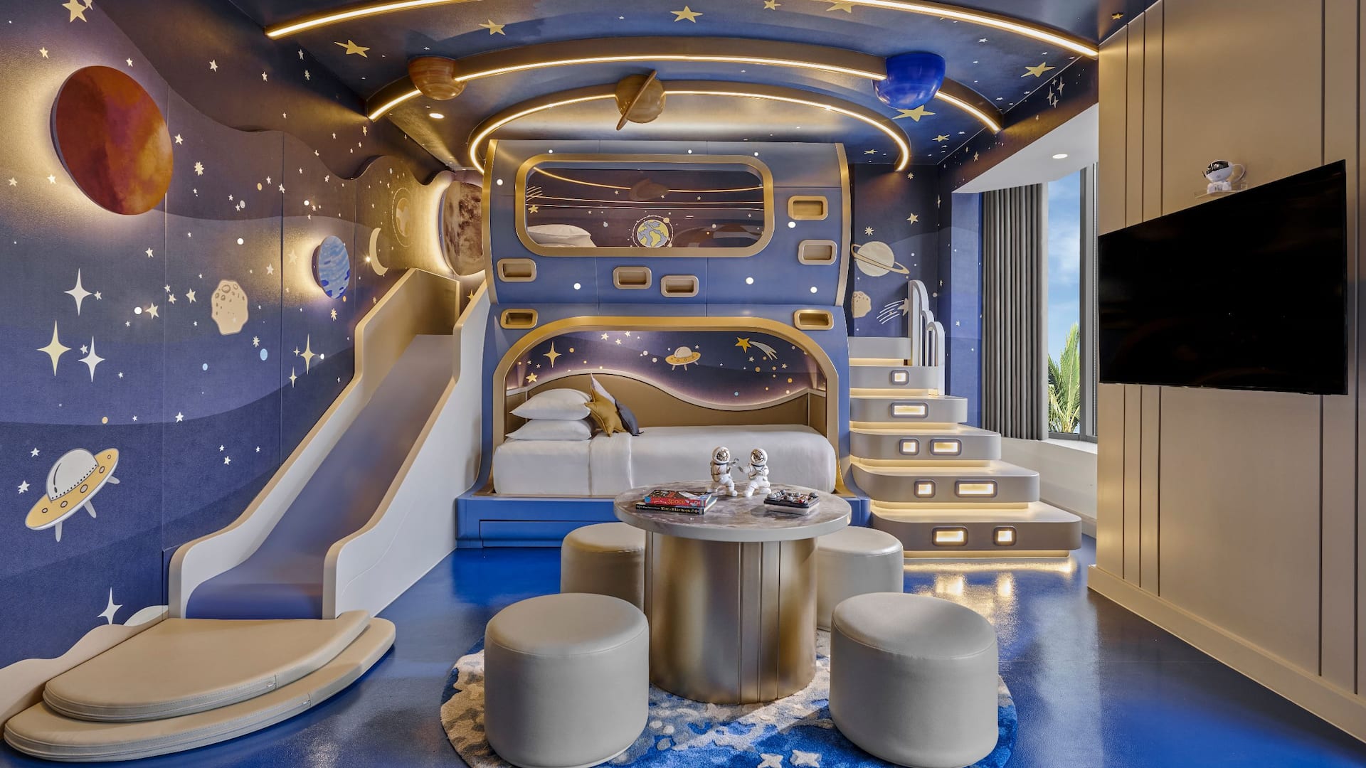 1 из 2 Grand Hyatt Jakarta Space Room Bed