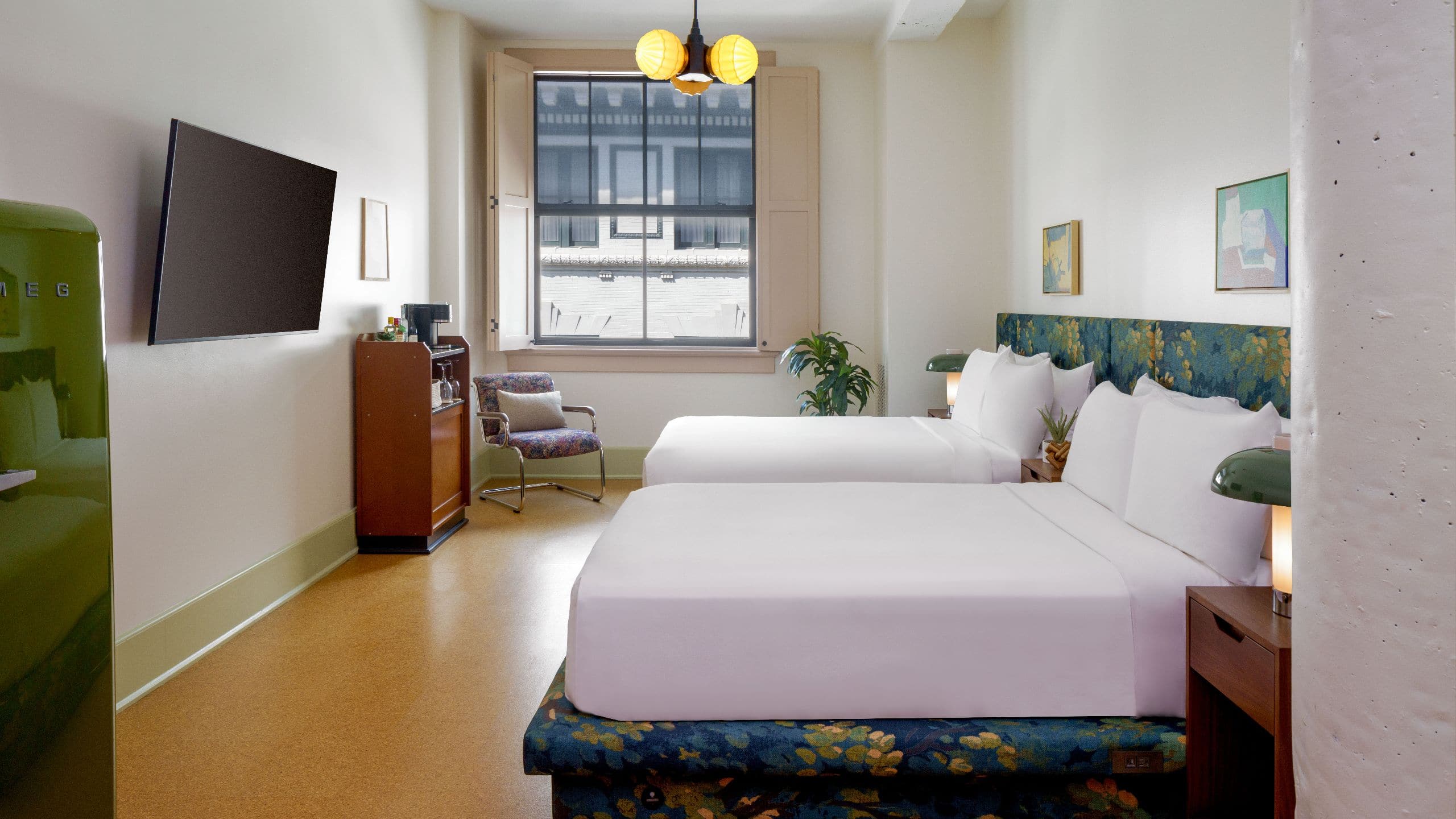 1 of 2 The Barnett Queen Beds Ada Tub