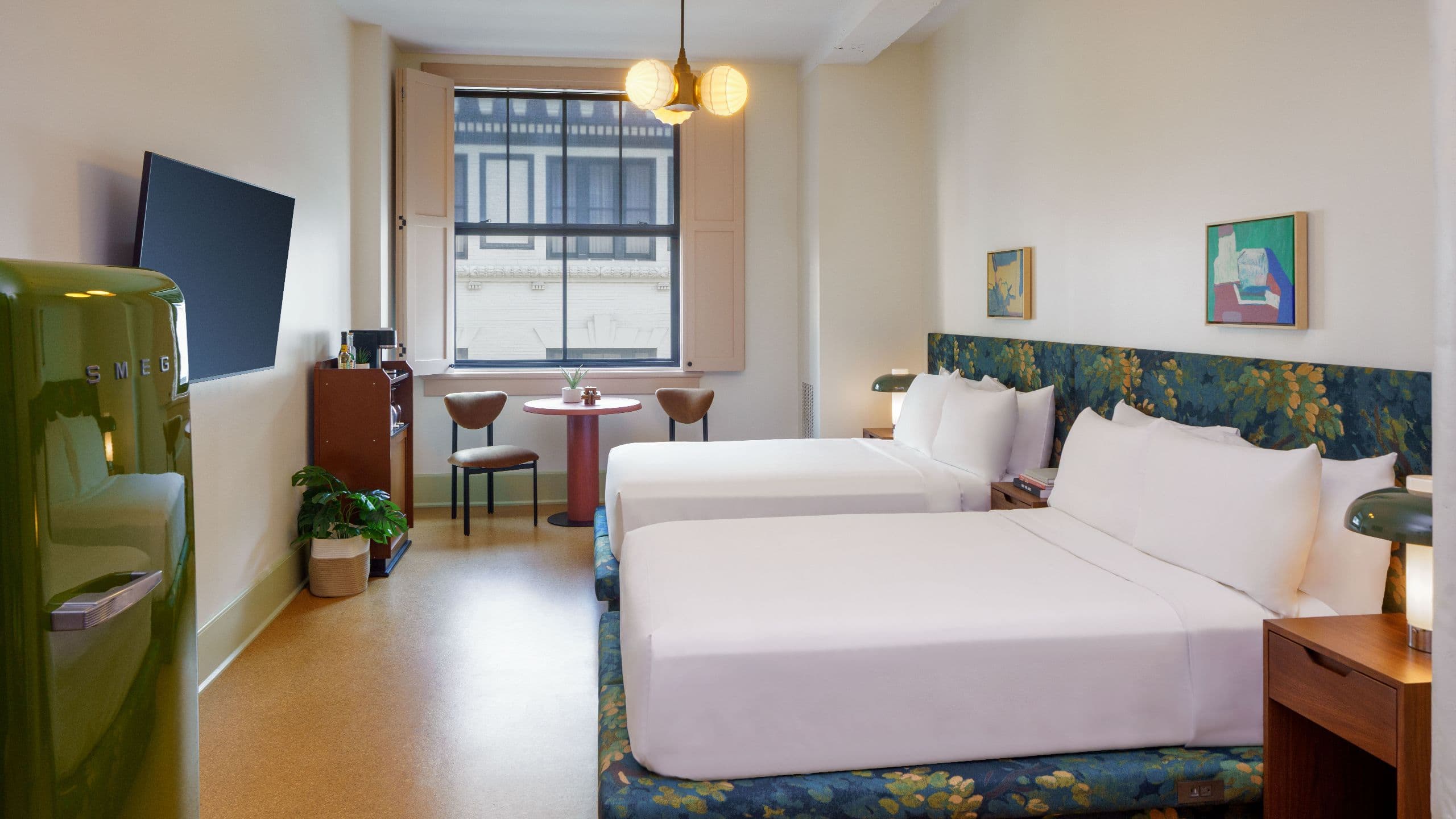 The Barnett Queen Beds