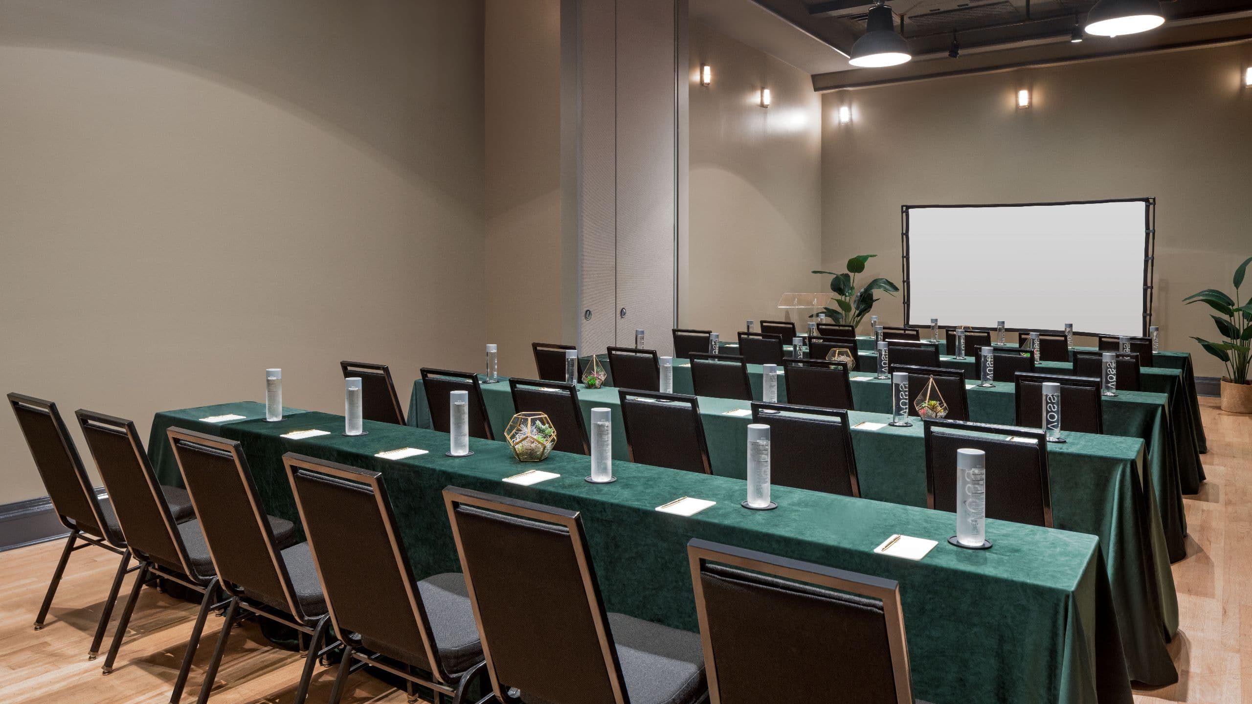 3 of 4 The Barnett Green Room Classroom