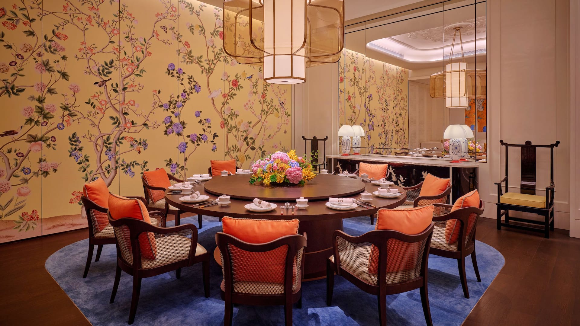 第 3，共 5 Hyatt Regency Kuala Lumpur at KL Midtown China House Private Dining Room Mirror