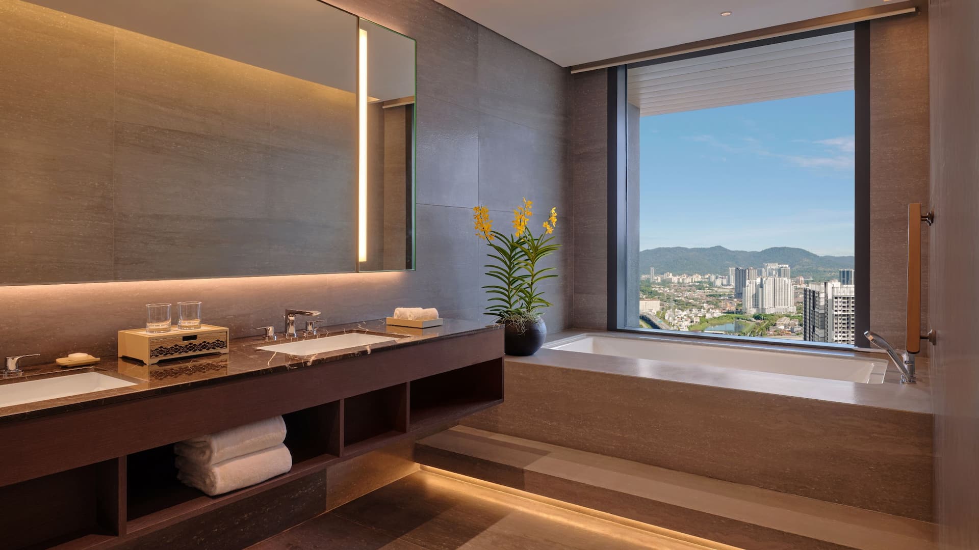 4/5 Hyatt Regency Kuala Lumpur at KL Midtown Rooms Presidential Suite Bathroom