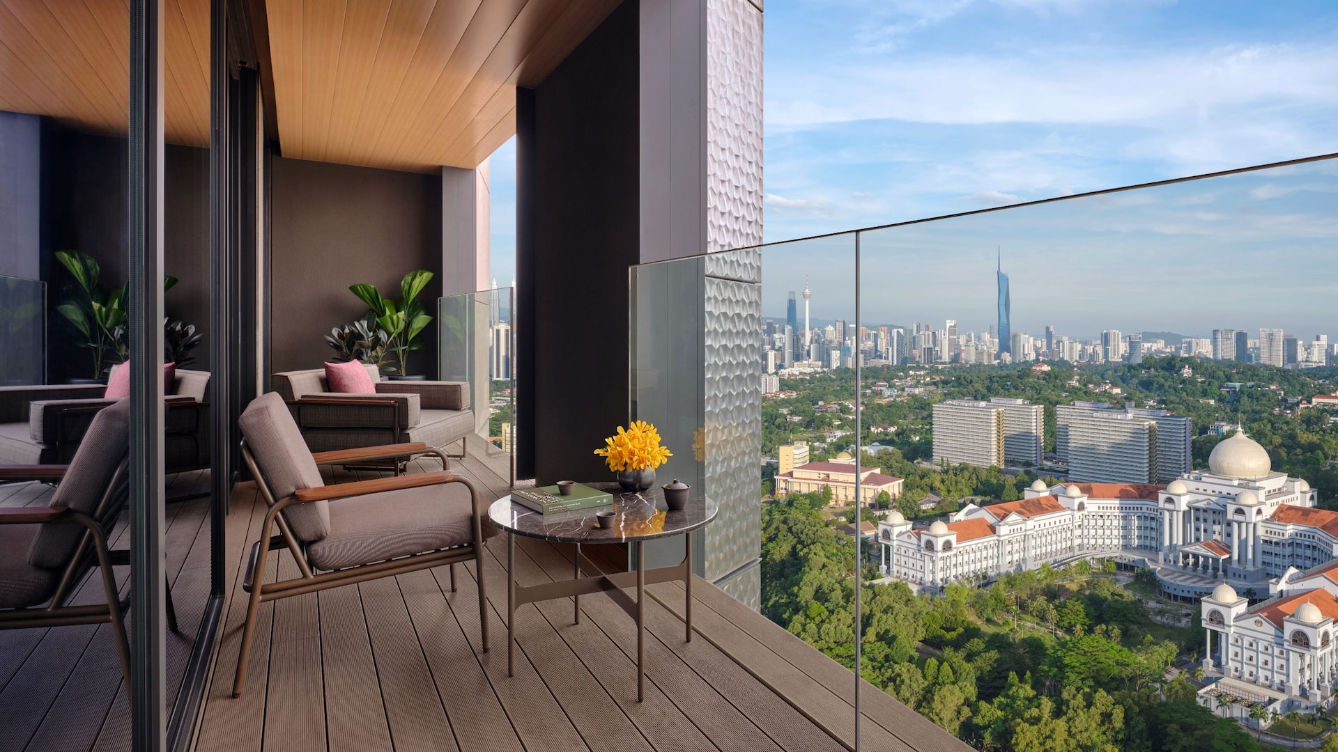 5/5 Hyatt Regency Kuala Lumpur at KL Midtown Rooms Presidential Suite Yard