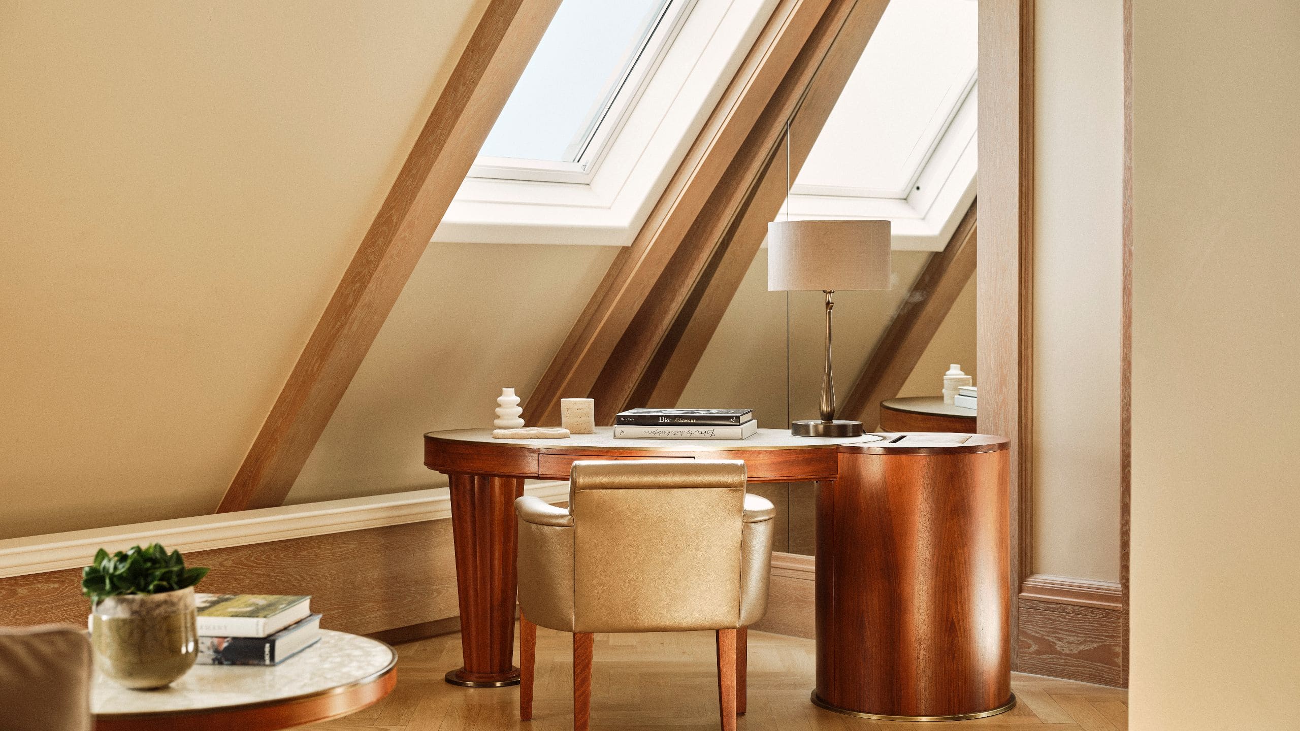 4 de 6 Park Hyatt Vienna King Deluxe Desk And Table