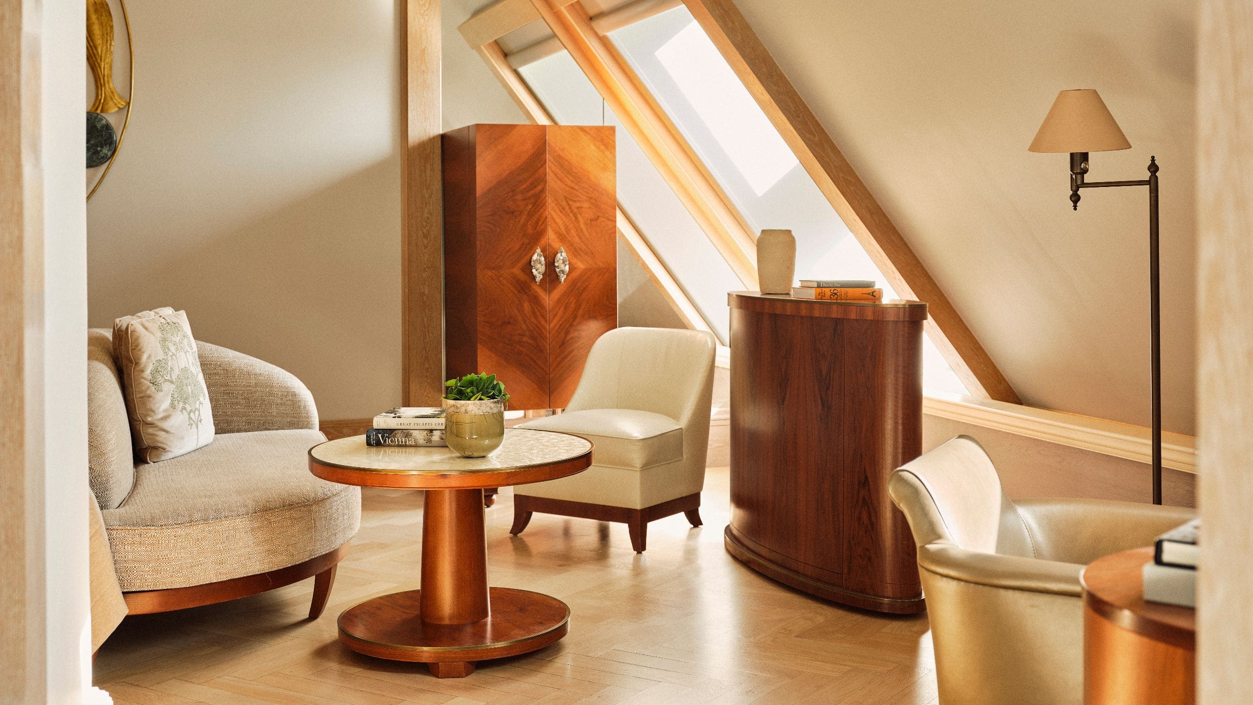 3 de 6 Park Hyatt Vienna King Deluxe Desk And Window