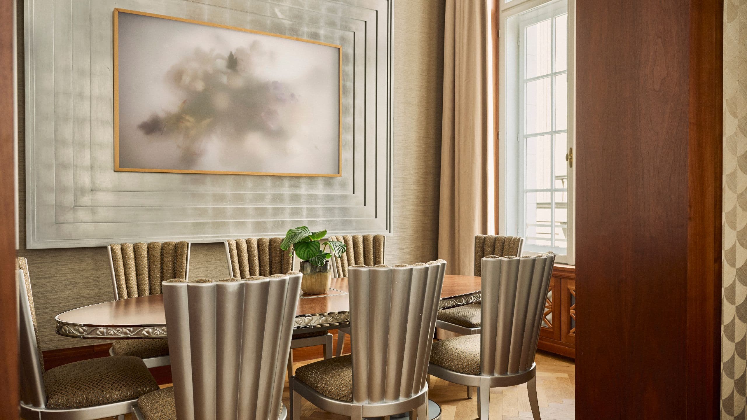 9 de 12 Park Hyatt Vienna Presidential Suite Dining Room