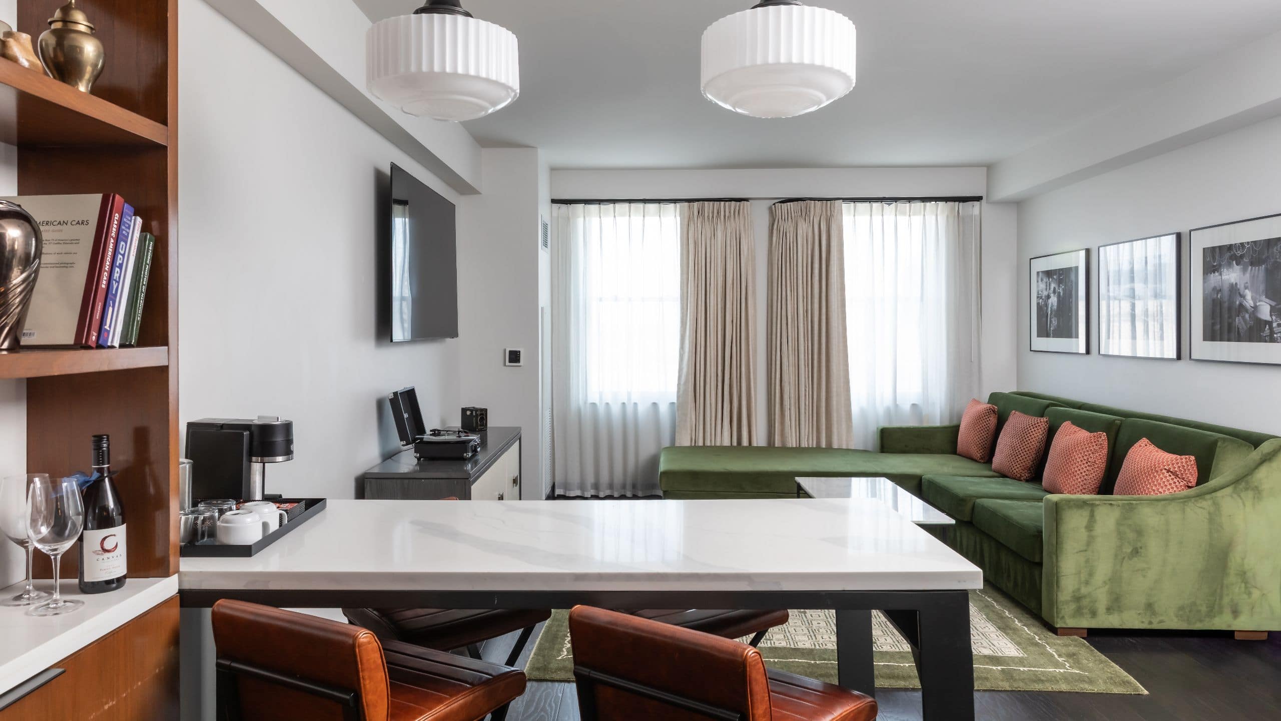 Holston House Nashville Living Room Sofa Bed